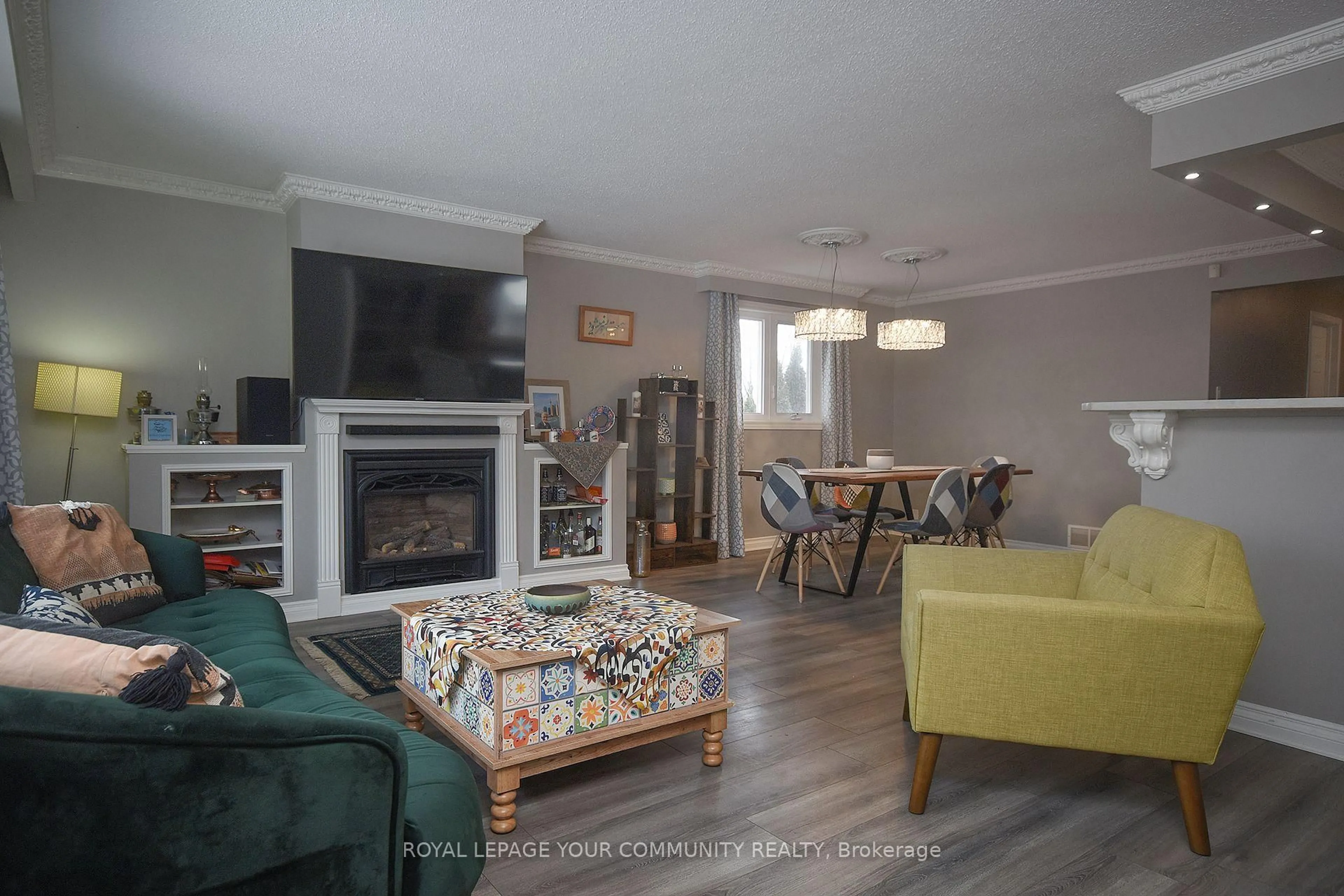 Living room with furniture, wood/laminate floor for 85 Devins Dr, Aurora Ontario L4G 2Z5
