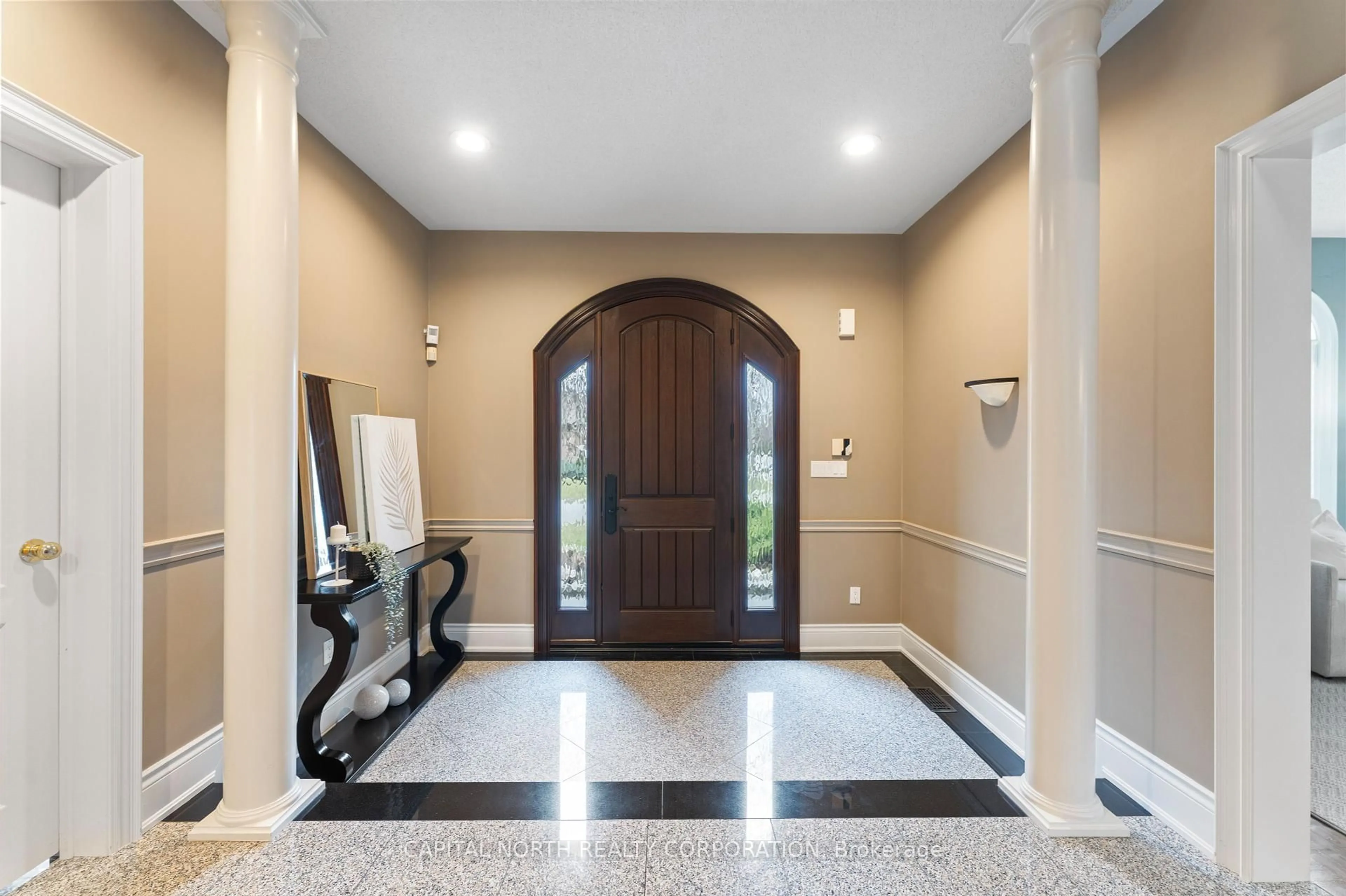 Indoor entryway for 82 Harvester Cres, Vaughan Ontario L4L 8Y1