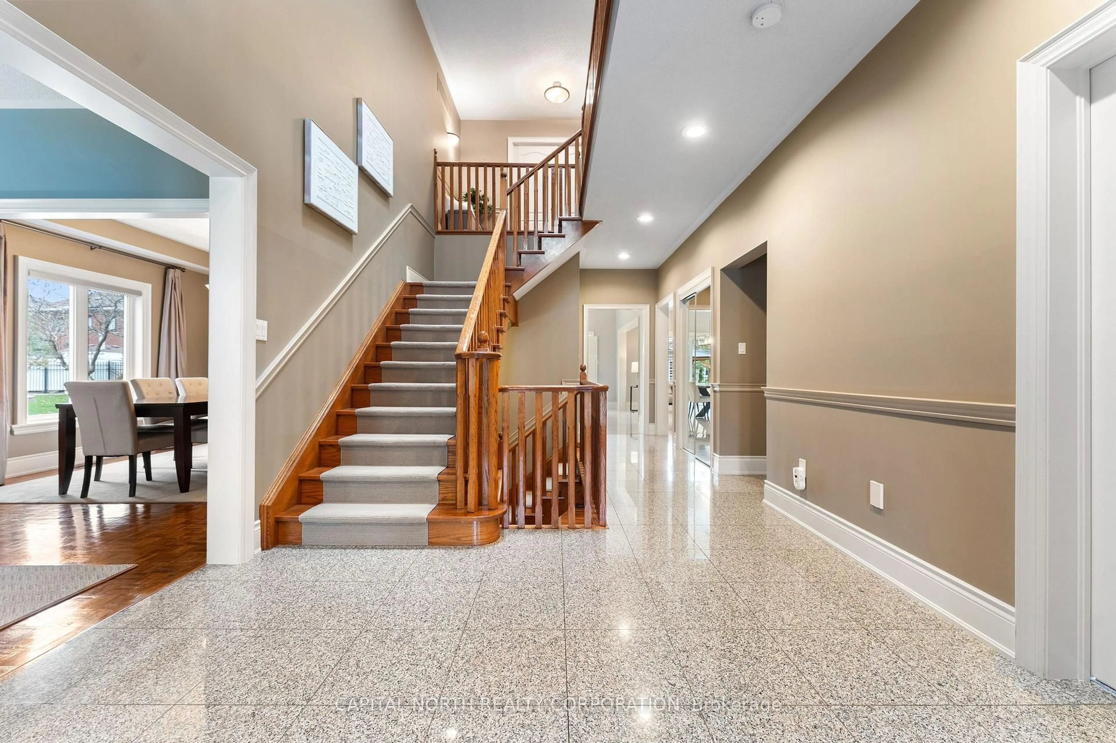 Indoor foyer for 82 Harvester Cres, Vaughan Ontario L4L 8Y1