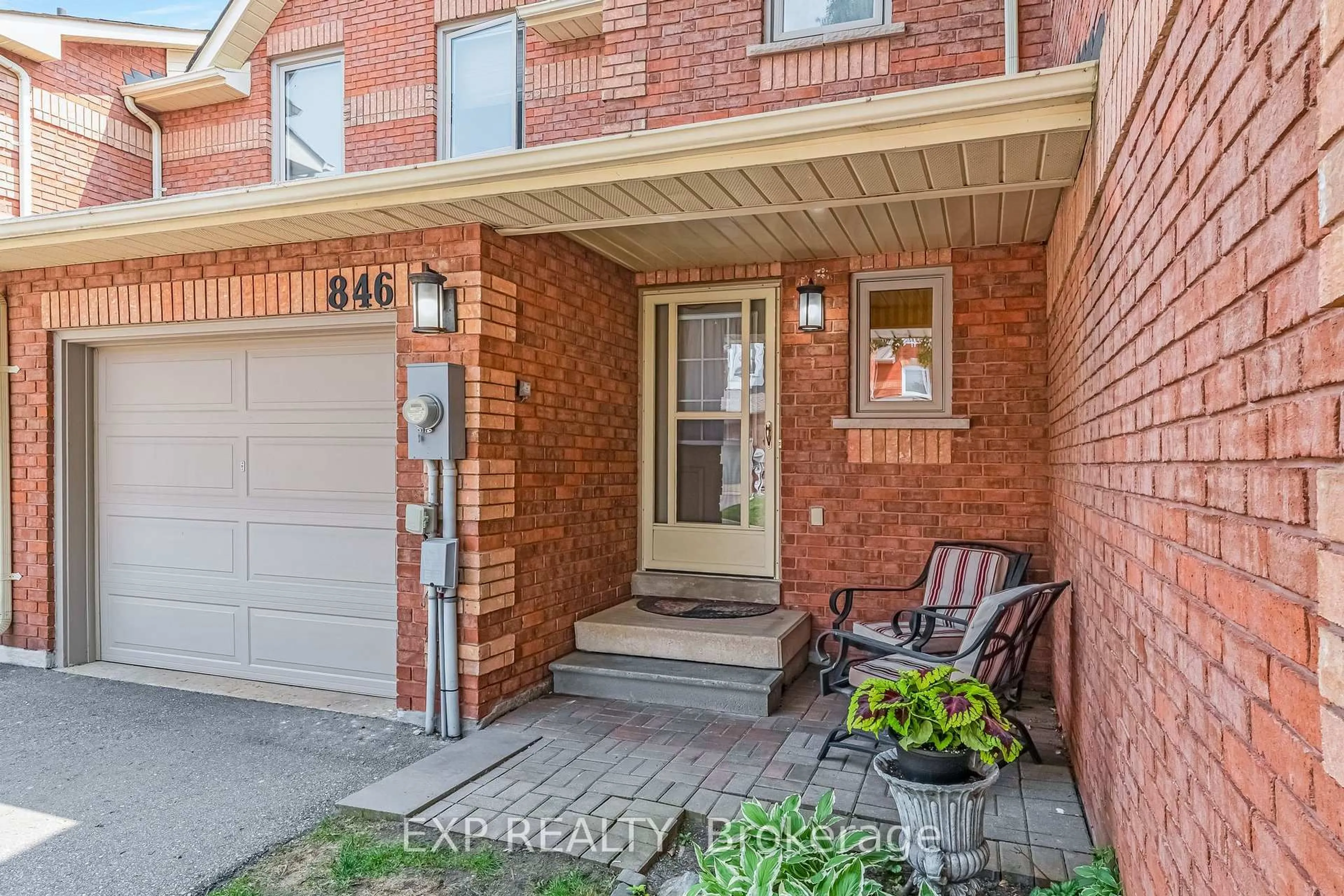 Home with brick exterior material, street for 846 Playter Cres, Newmarket Ontario L3X 1W8