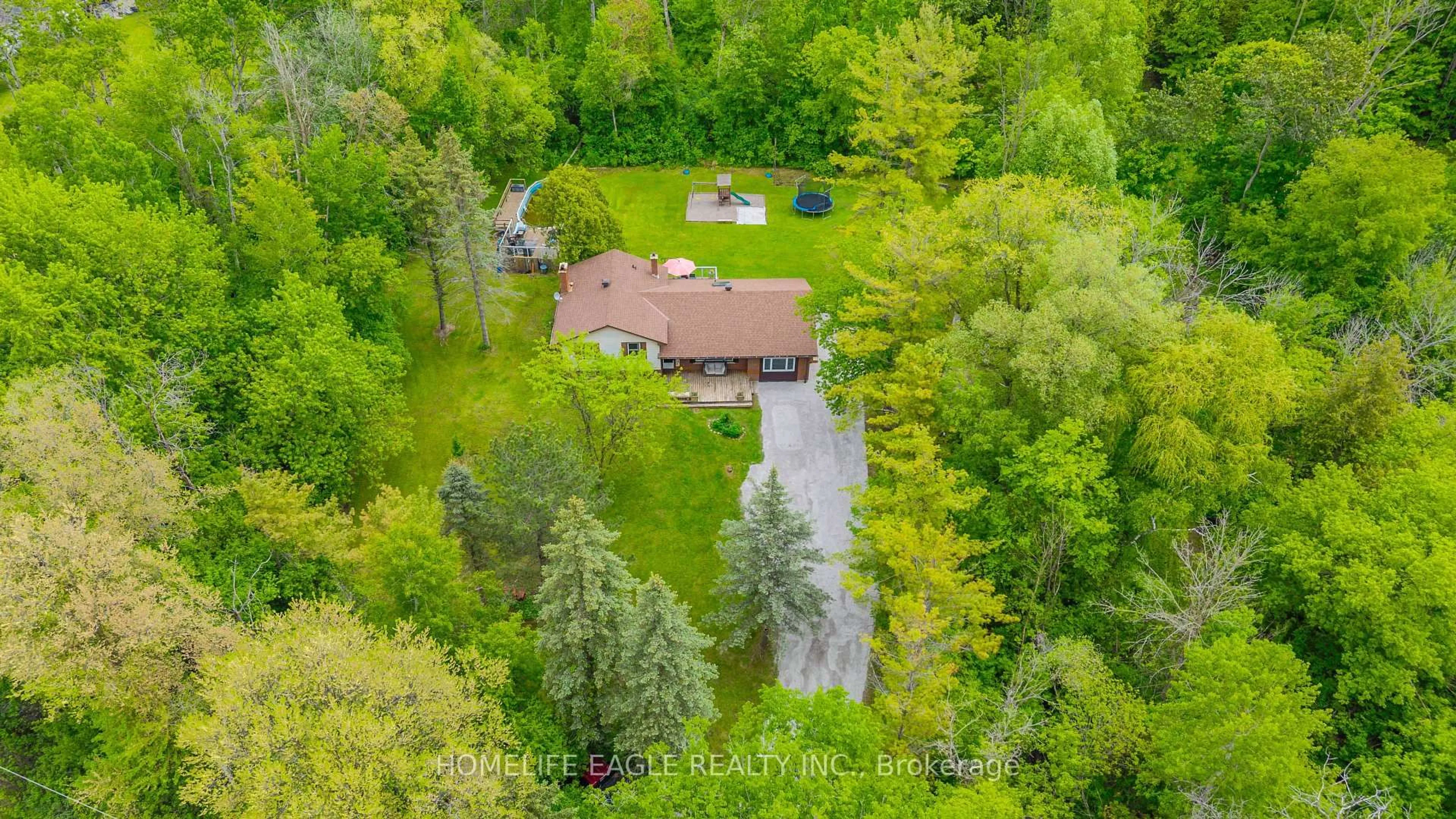 A pic from outside/outdoor area/front of a property/back of a property/a pic from drone, water/lake/river/ocean view for 19341 Bathurst St, East Gwillimbury Ontario L9N 0K5