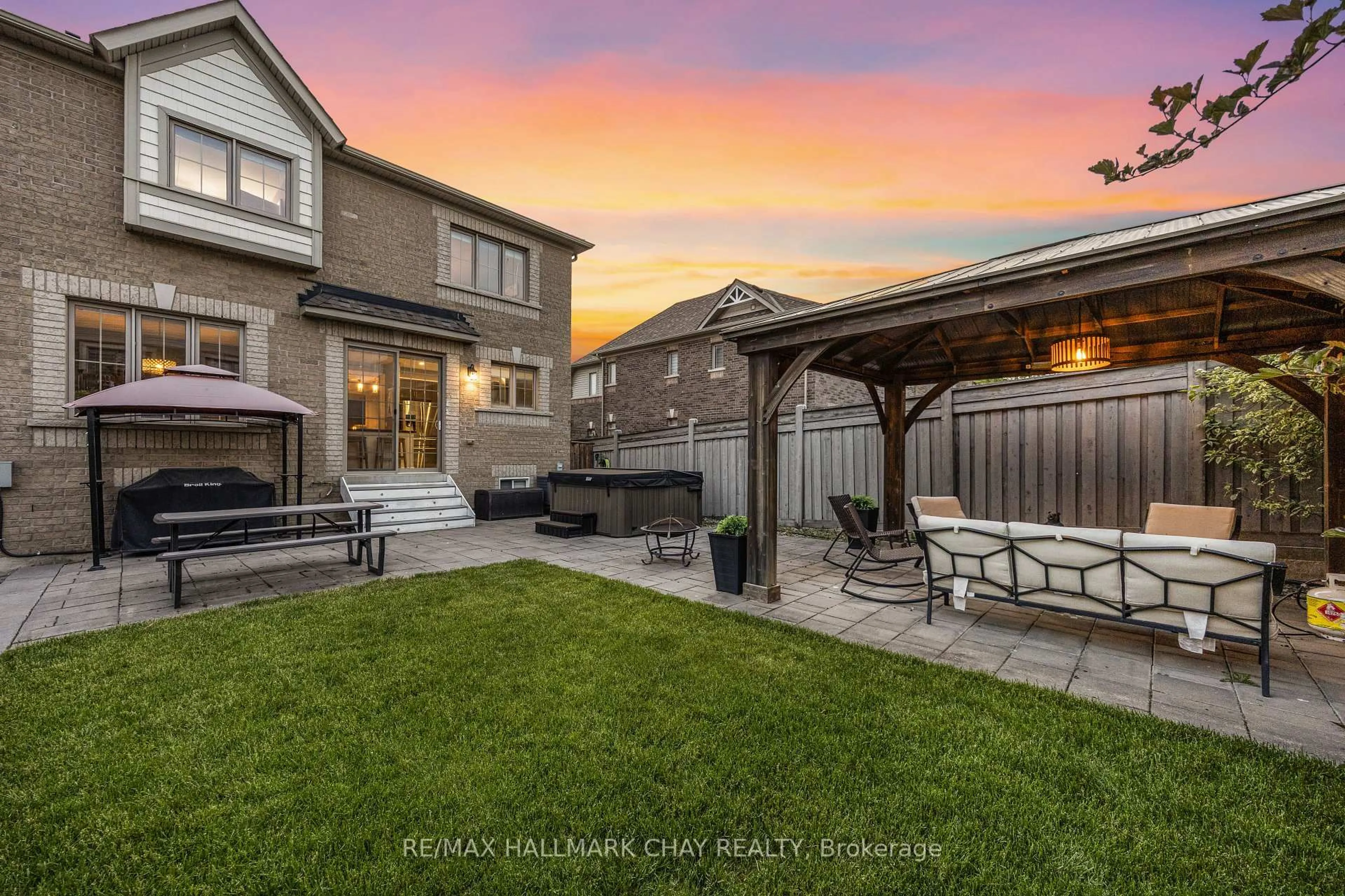 Patio, unknown for 47 Kennedy Blvd, New Tecumseth Ontario L9R 0L7