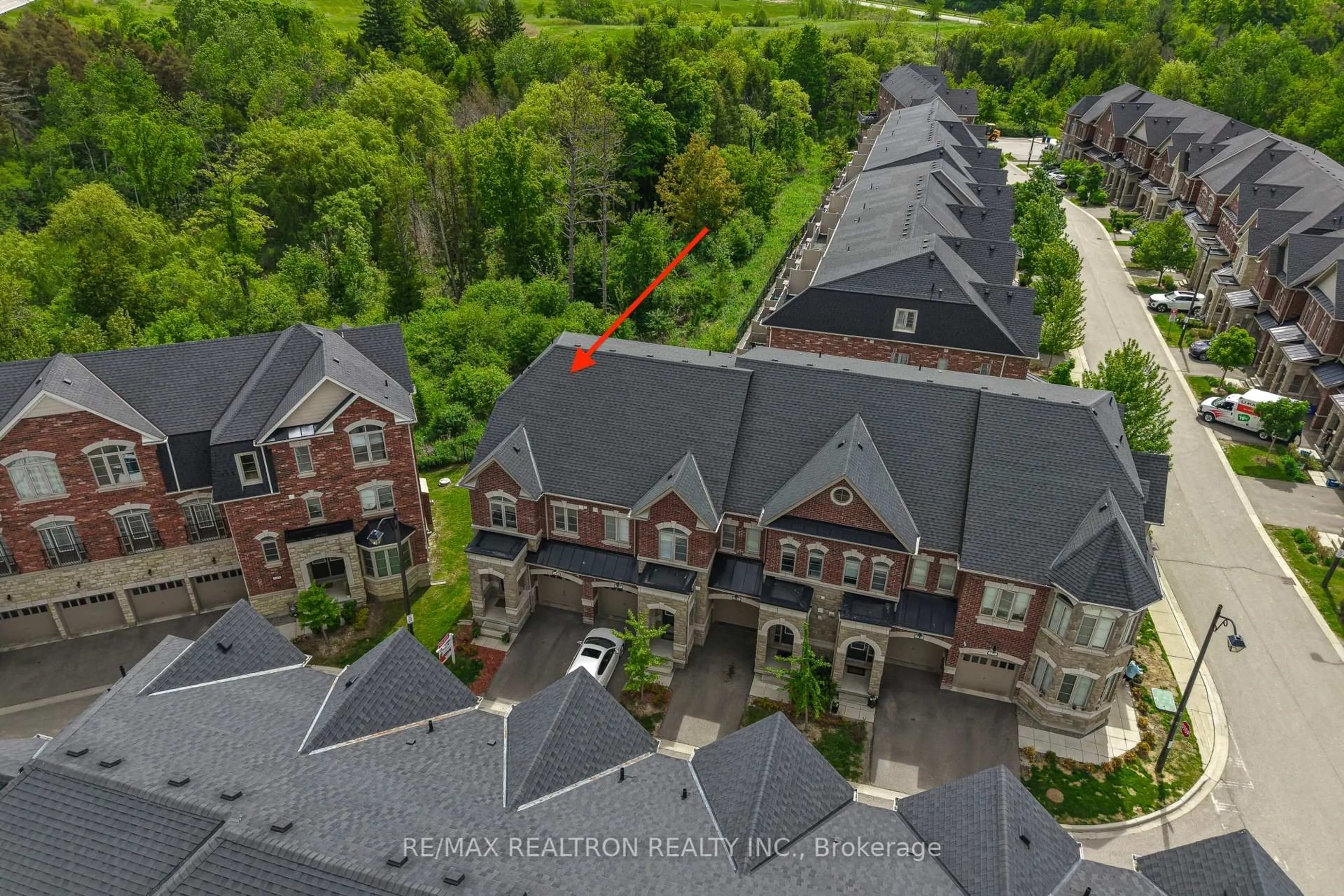 A pic from outside/outdoor area/front of a property/back of a property/a pic from drone, unknown for 1331 Major Mackenzie Dr #136, Vaughan Ontario L6A 4W4