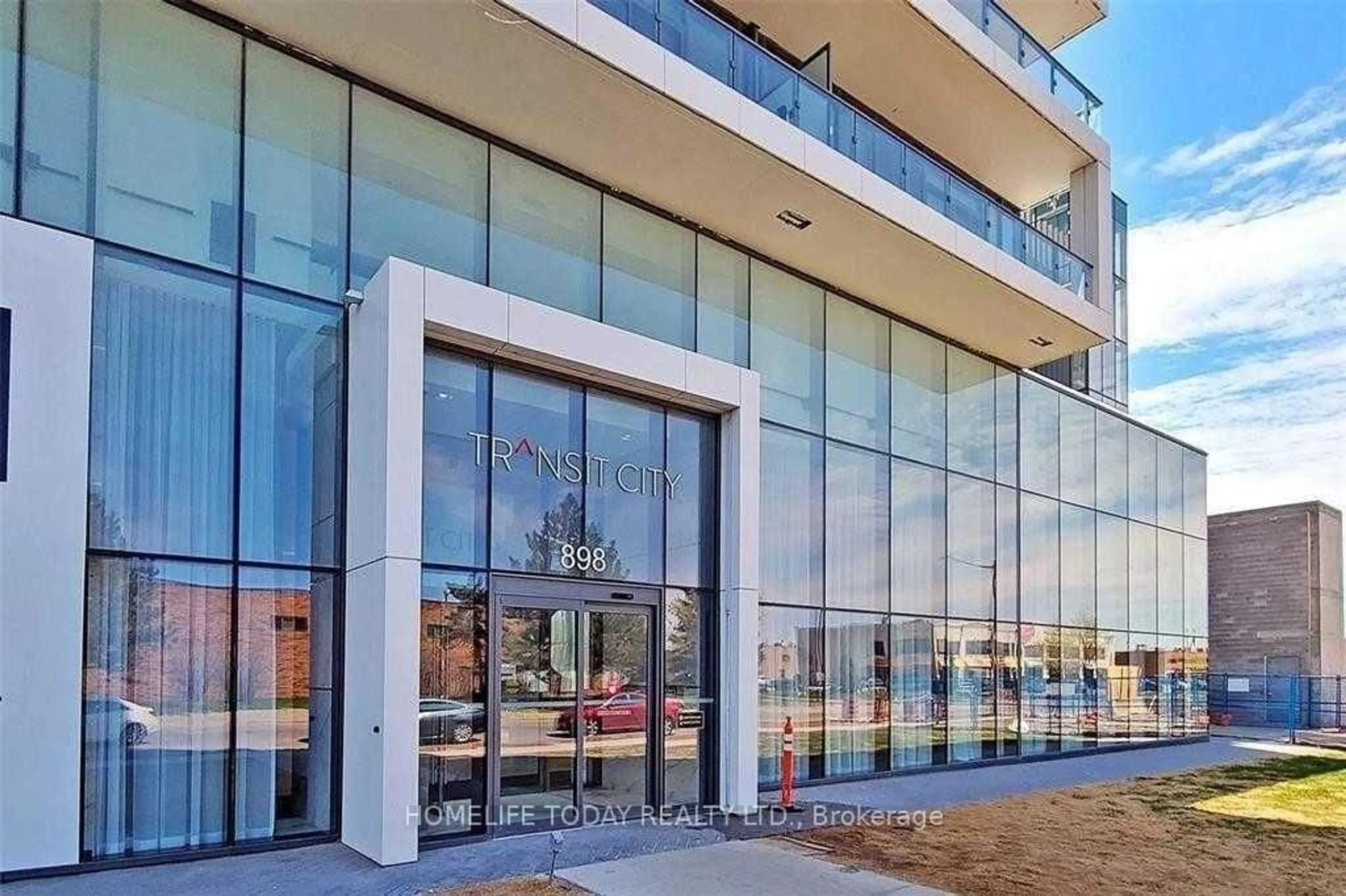 Indoor foyer for 898 Portage Pkwy #4711, Vaughan Ontario L4K 0J6