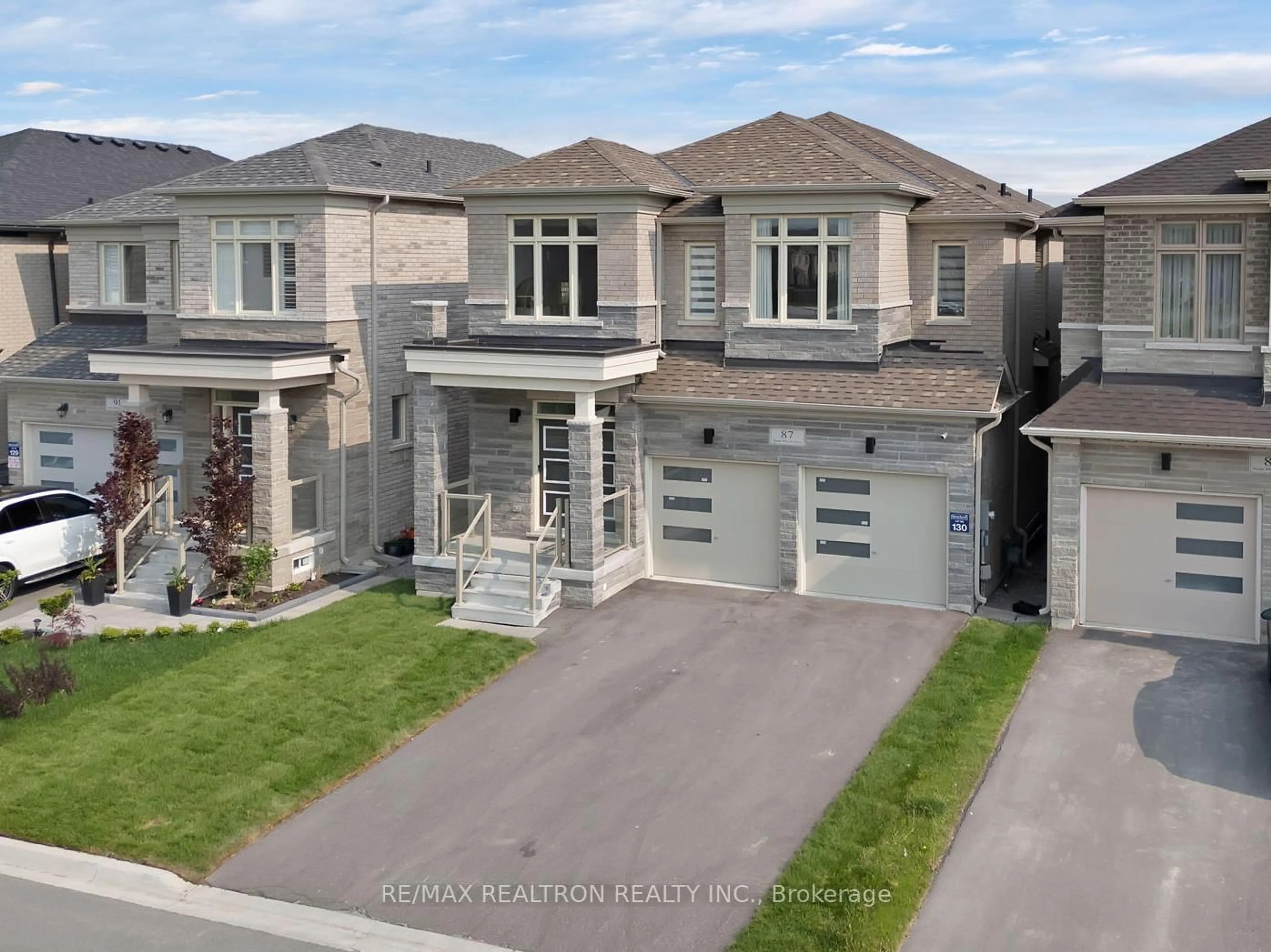 A pic from outside/outdoor area/front of a property/back of a property/a pic from drone, street for 87 Steam Whistle Dr, Whitchurch-Stouffville Ontario L4A 4X5