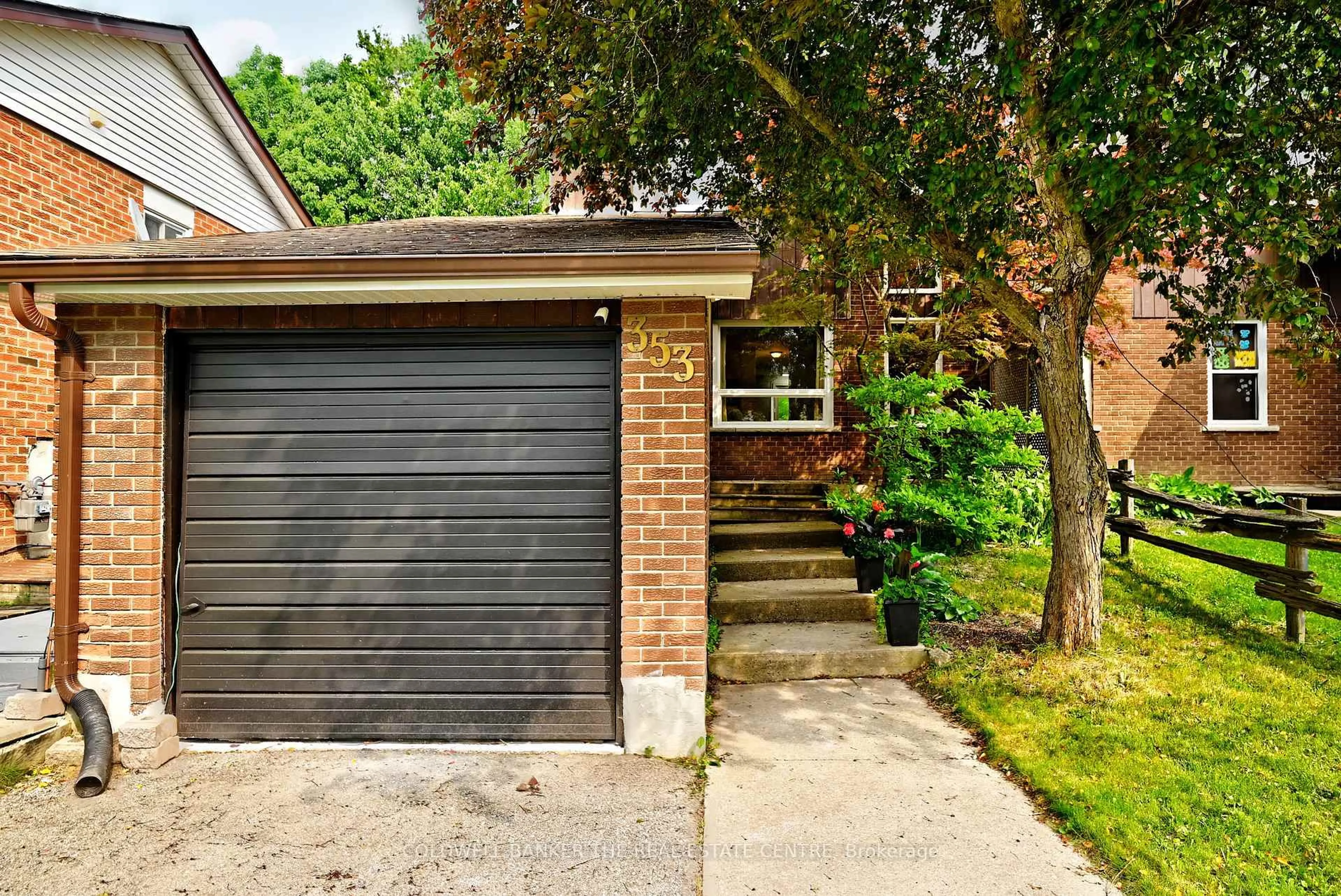 Home with brick exterior material, street for 353 Maplegrove Ave, Bradford West Gwillimbury Ontario L3Z 1V8