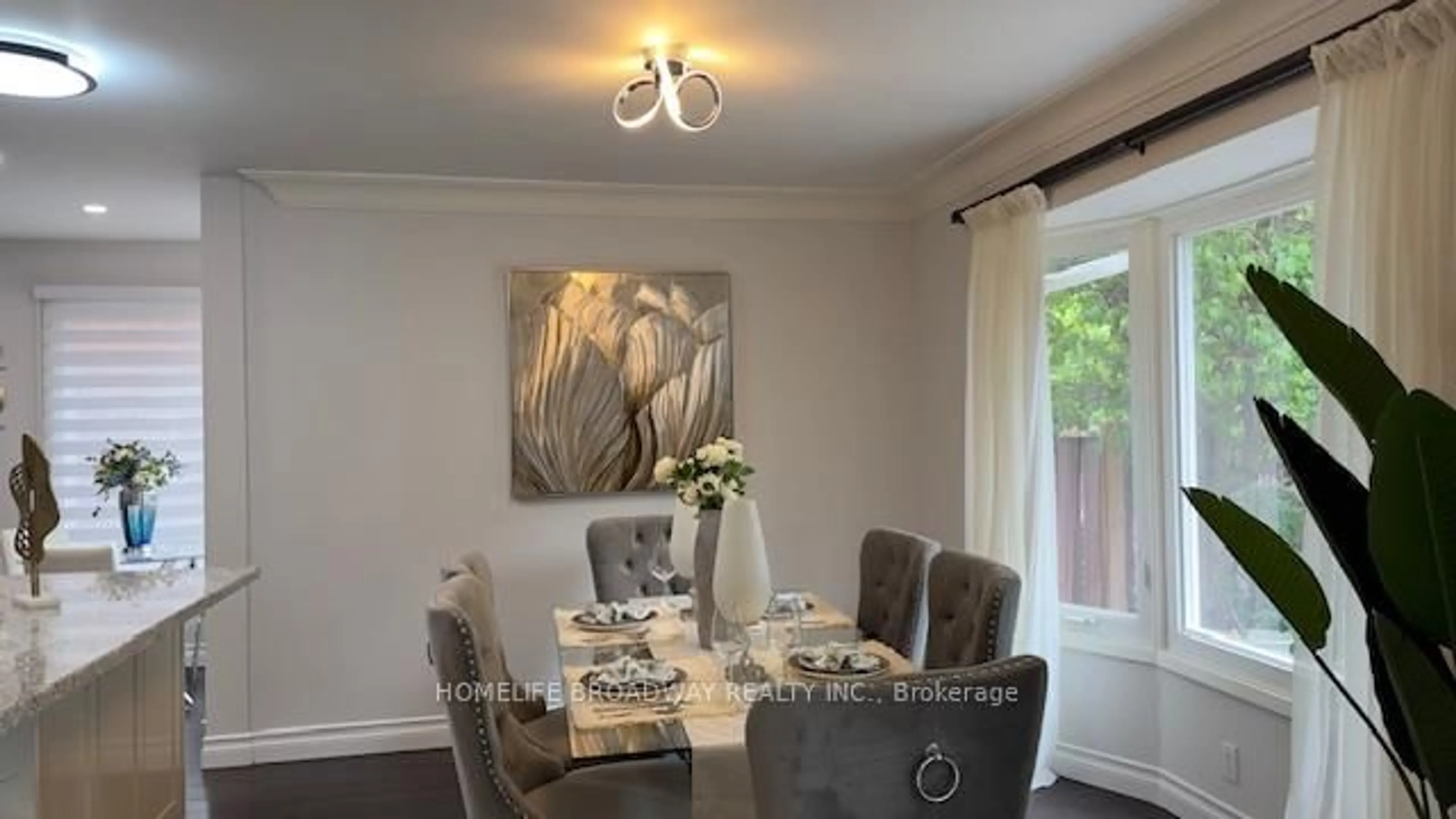 Dining room, wood/laminate floor for 100 Eleanor Circ, Richmond Hill Ontario L4C 6K7