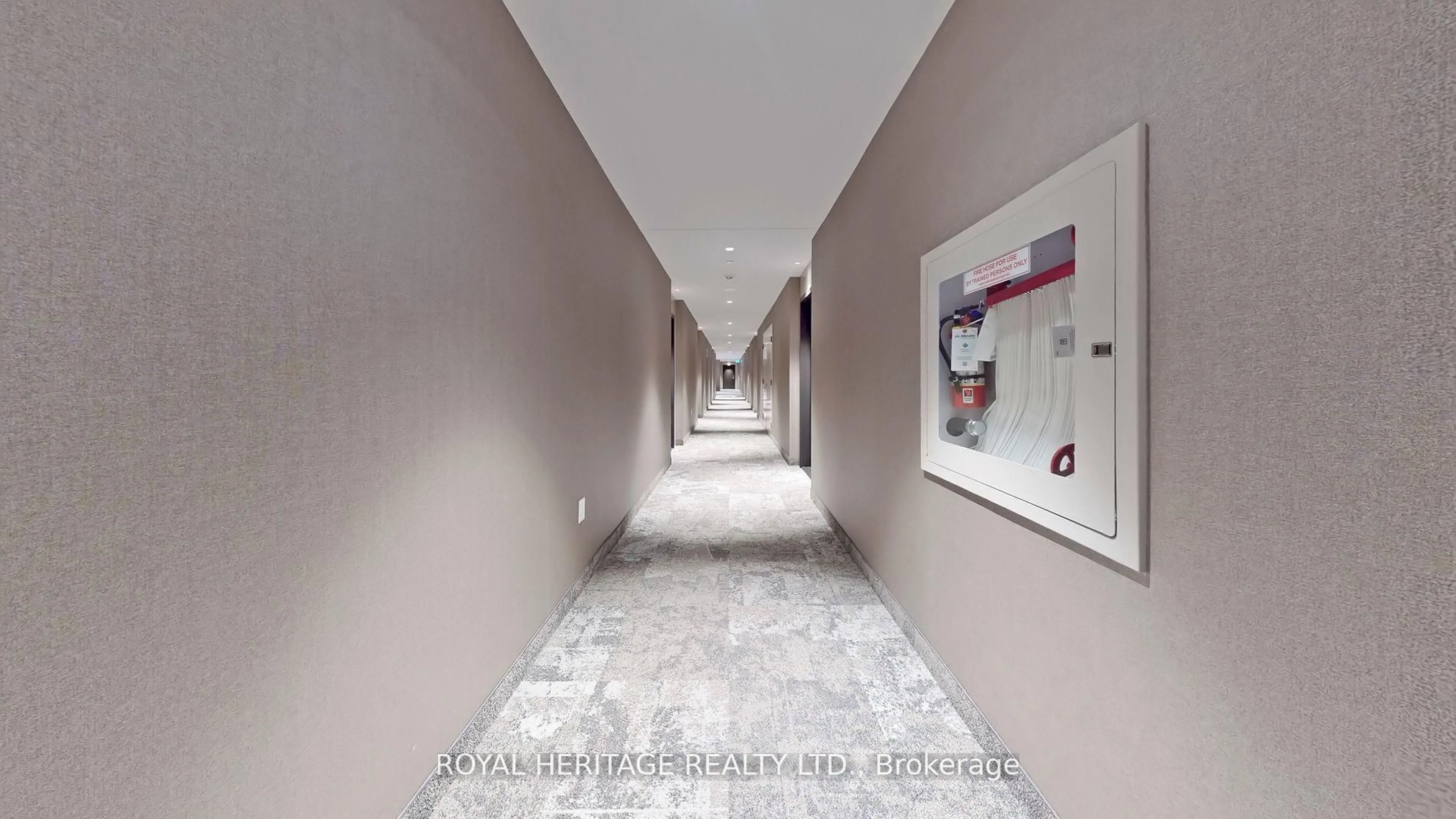 Indoor foyer for 10 Honeycrisp Cres #819, Vaughan Ontario L4K 0M7