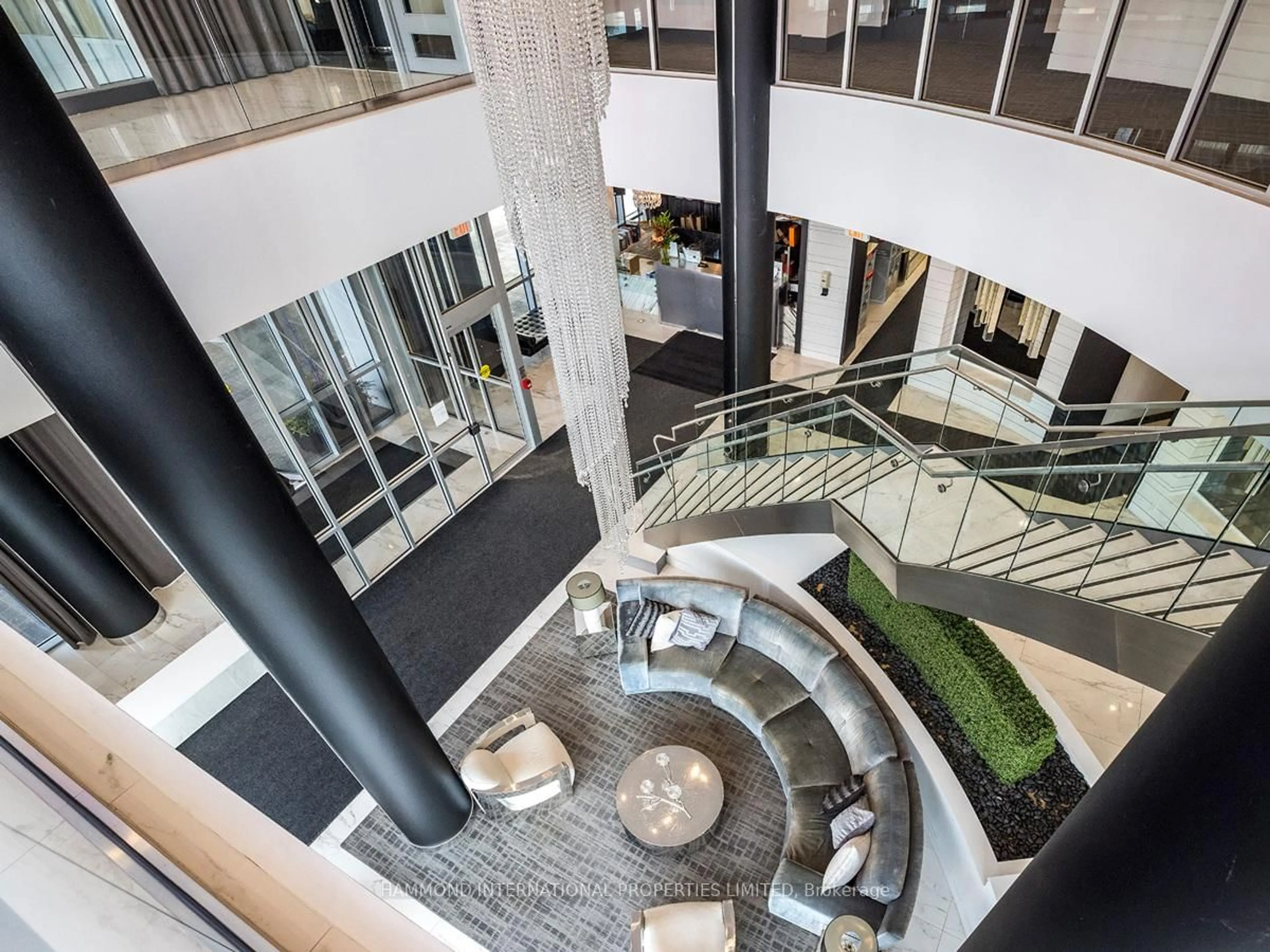 Indoor foyer for 9471 Yonge St #Ph07, Richmond Hill Ontario L4C 1V4
