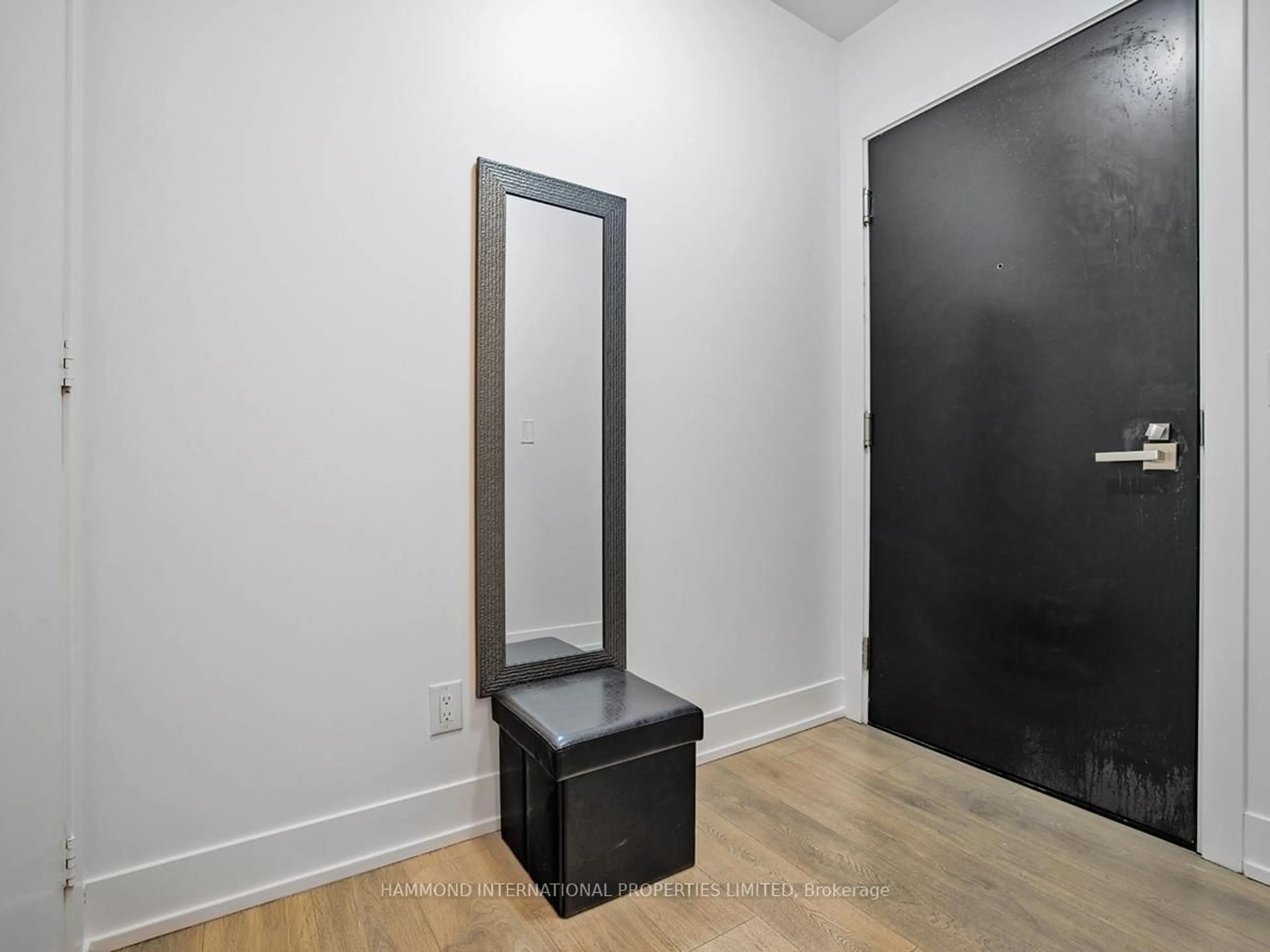 Indoor entryway for 9471 Yonge St #Ph07, Richmond Hill Ontario L4C 1V4