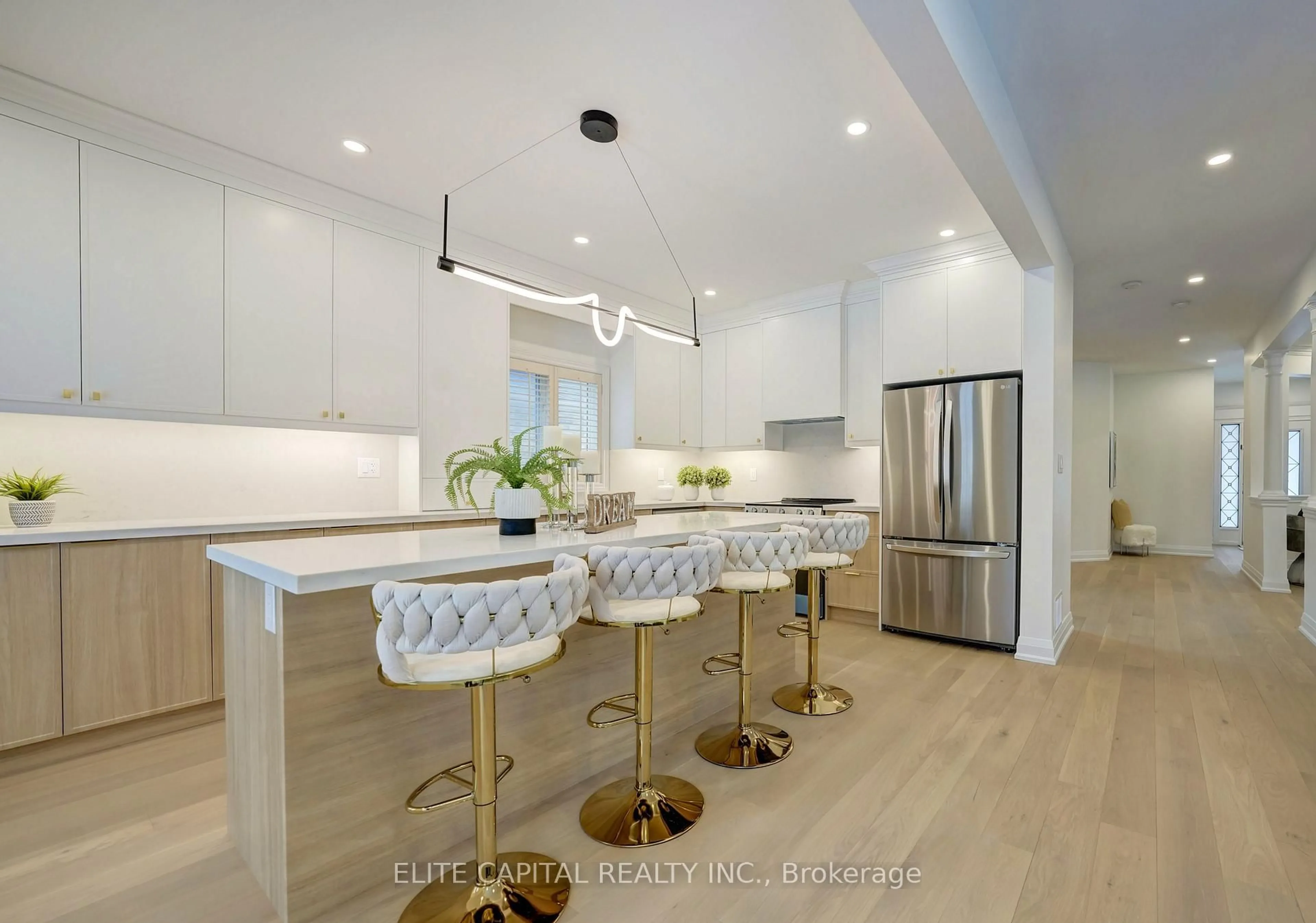 Contemporary kitchen, unknown for 123 Stave Cres, Richmond Hill Ontario L4C 0S9