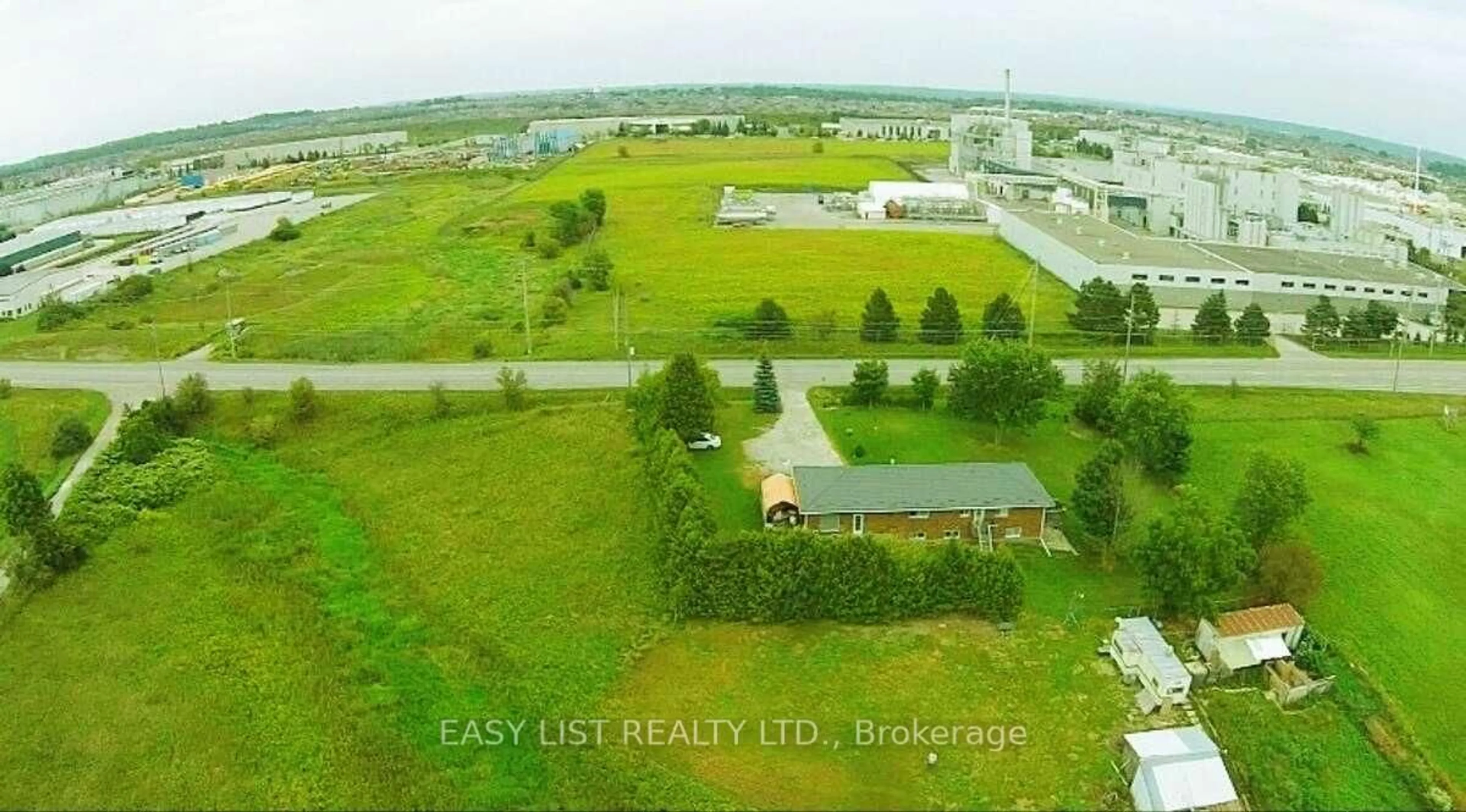 A pic from outside/outdoor area/front of a property/back of a property/a pic from drone, building for 2878 10th Sdrd, Bradford West Gwillimbury Ontario L3Z 2L3