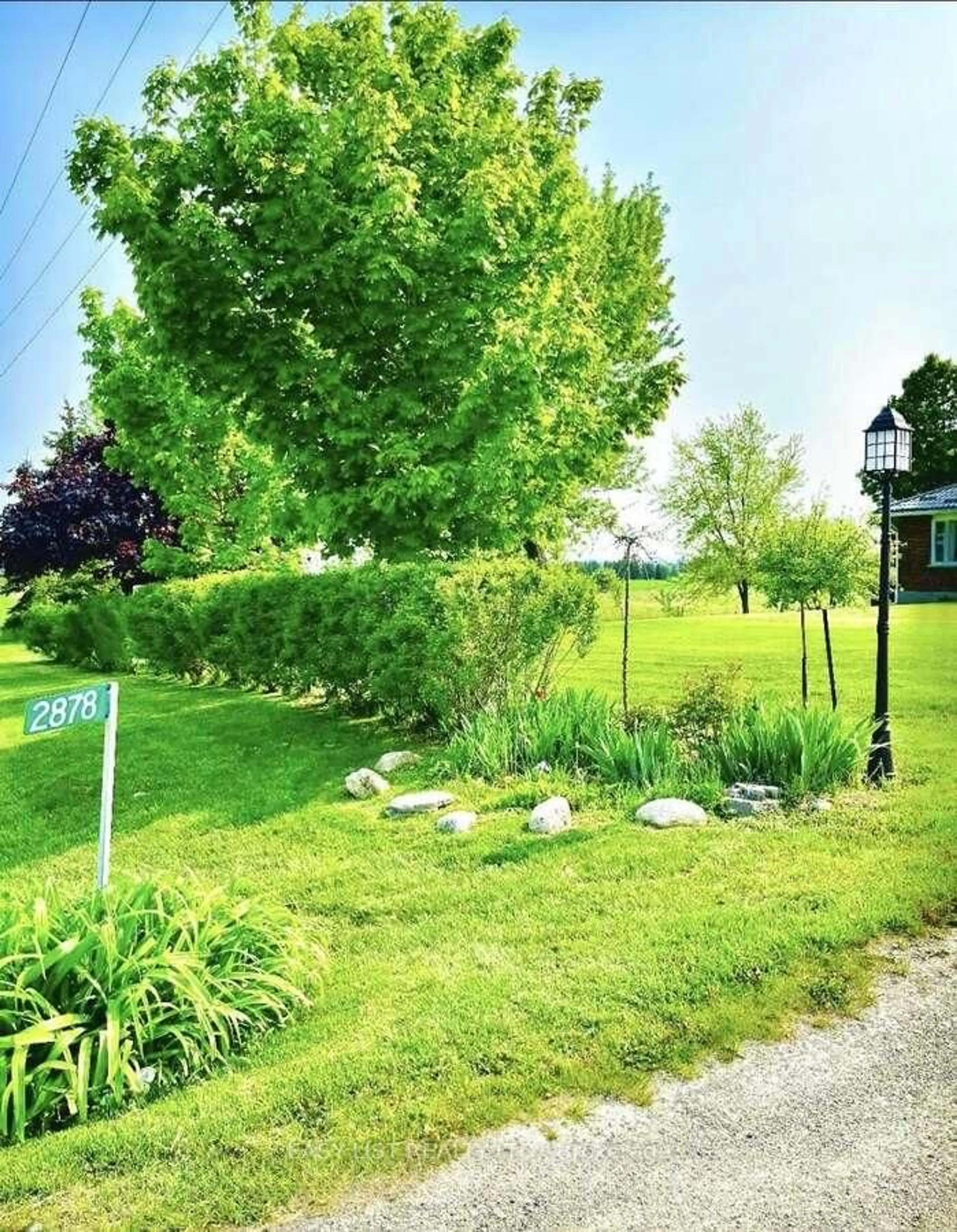 A pic from outside/outdoor area/front of a property/back of a property/a pic from drone, unknown for 2878 10th Sdrd, Bradford West Gwillimbury Ontario L3Z 2L3