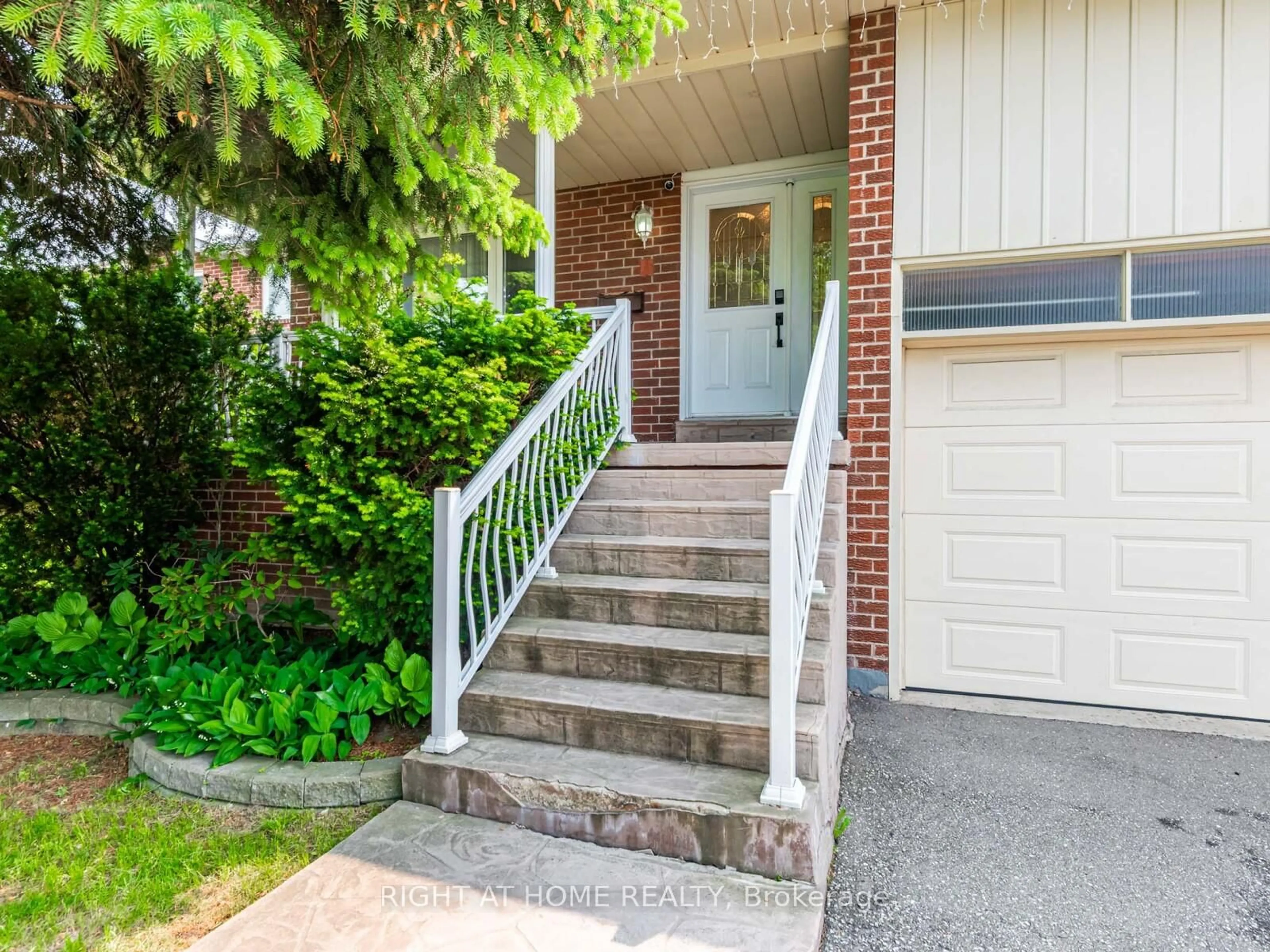 Unknown for 7 Point O'Woods Dr, Vaughan Ontario L4K 2E1