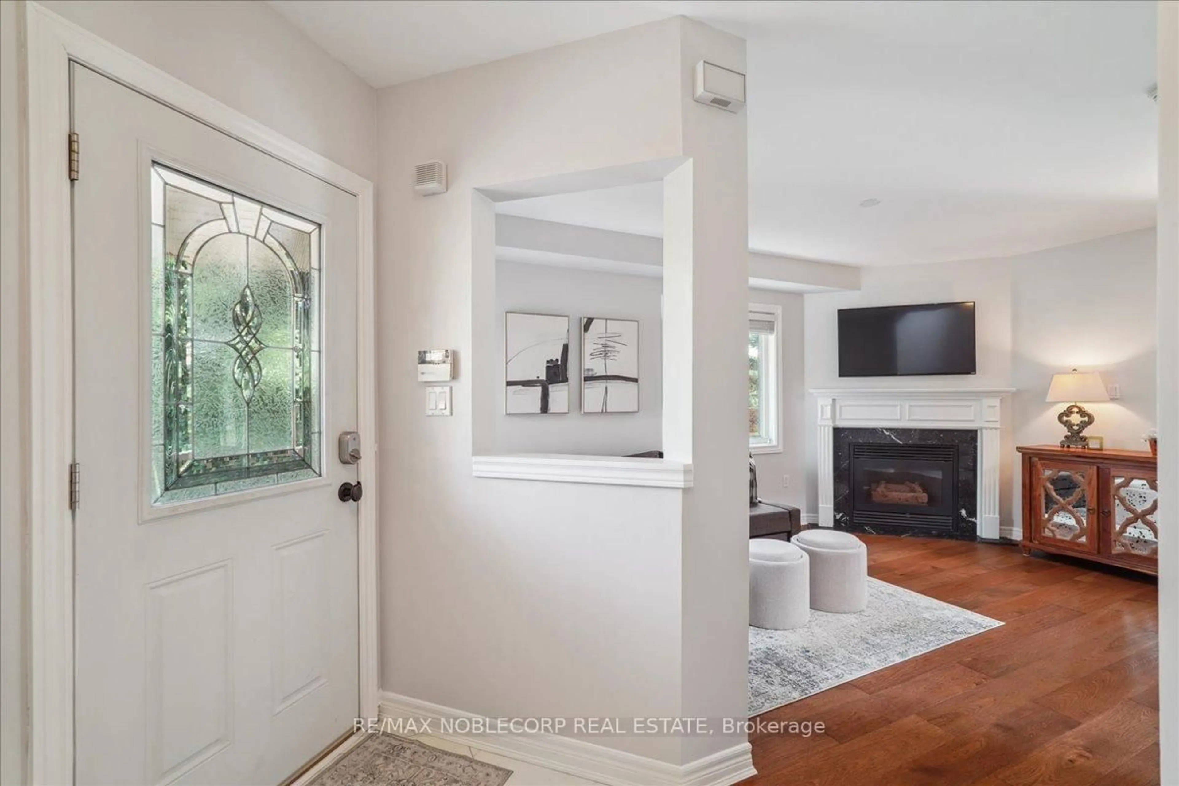 Indoor entryway for 121 Isaac Murray Ave, Vaughan Ontario L6A 2S8
