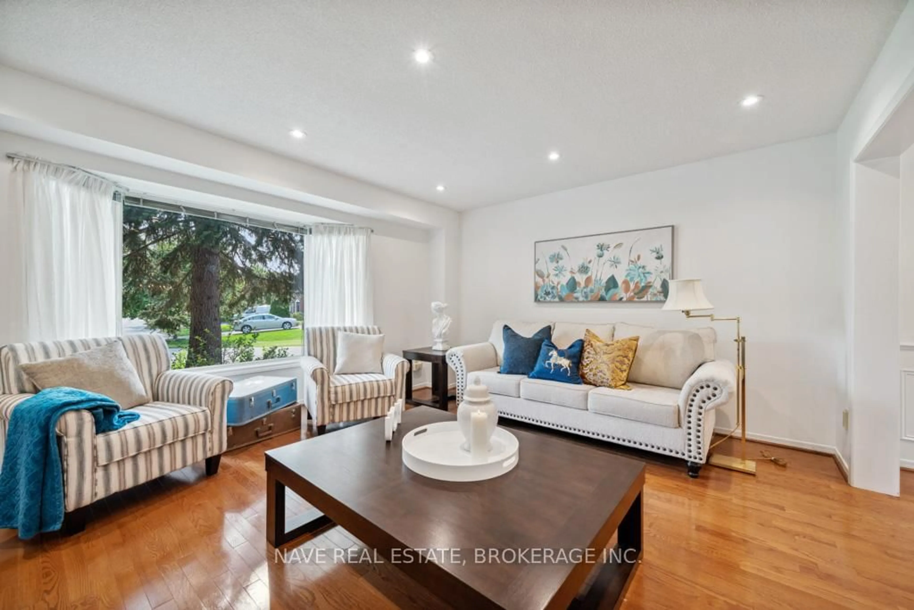 Living room with furniture, wood/laminate floor for 59 Sanderson Cres, Richmond Hill Ontario L4C 5L5