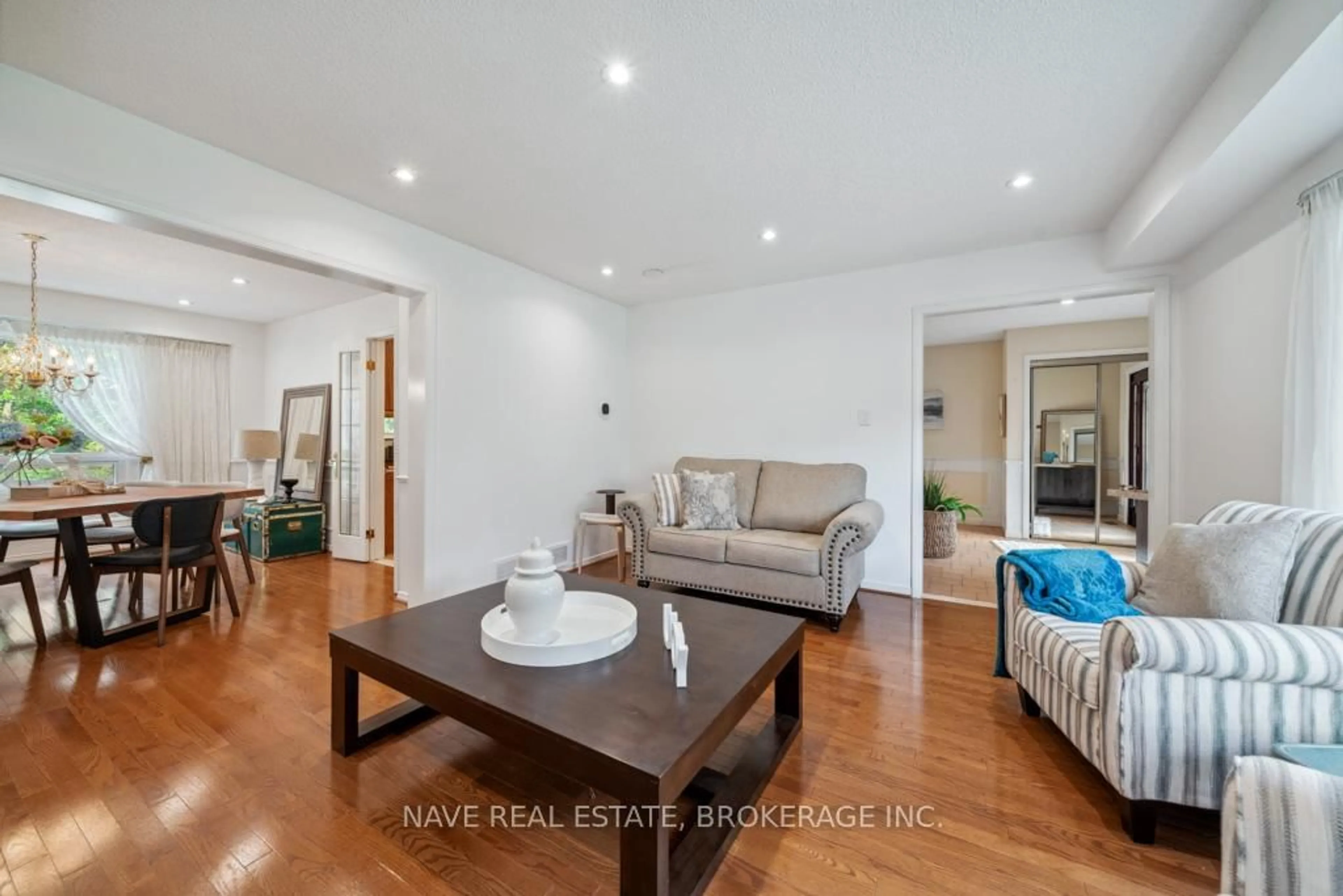 Living room with furniture, wood/laminate floor for 59 Sanderson Cres, Richmond Hill Ontario L4C 5L5