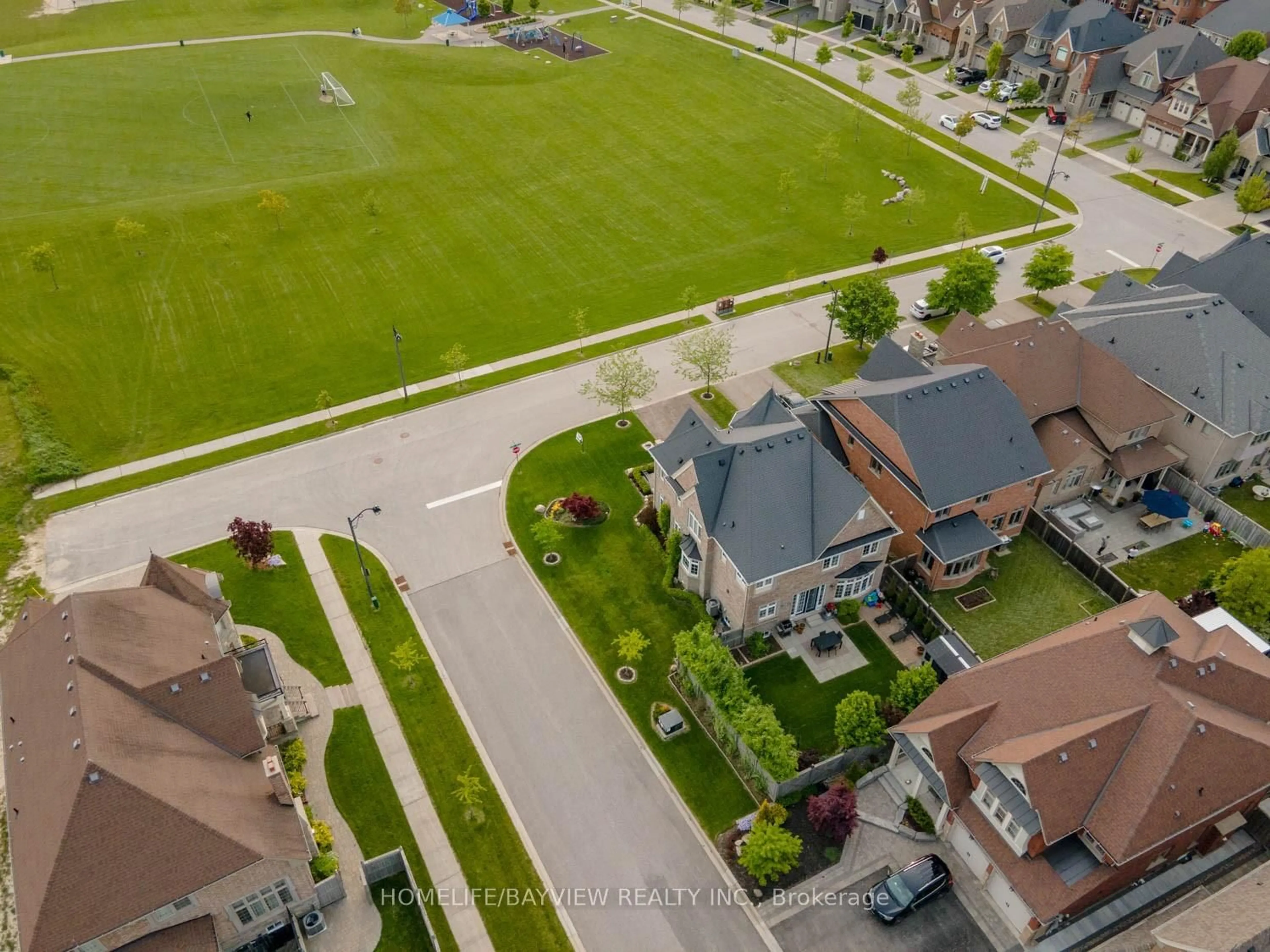 A pic from outside/outdoor area/front of a property/back of a property/a pic from drone, street for 9 Terry View Dr, King Ontario L7B 0B7