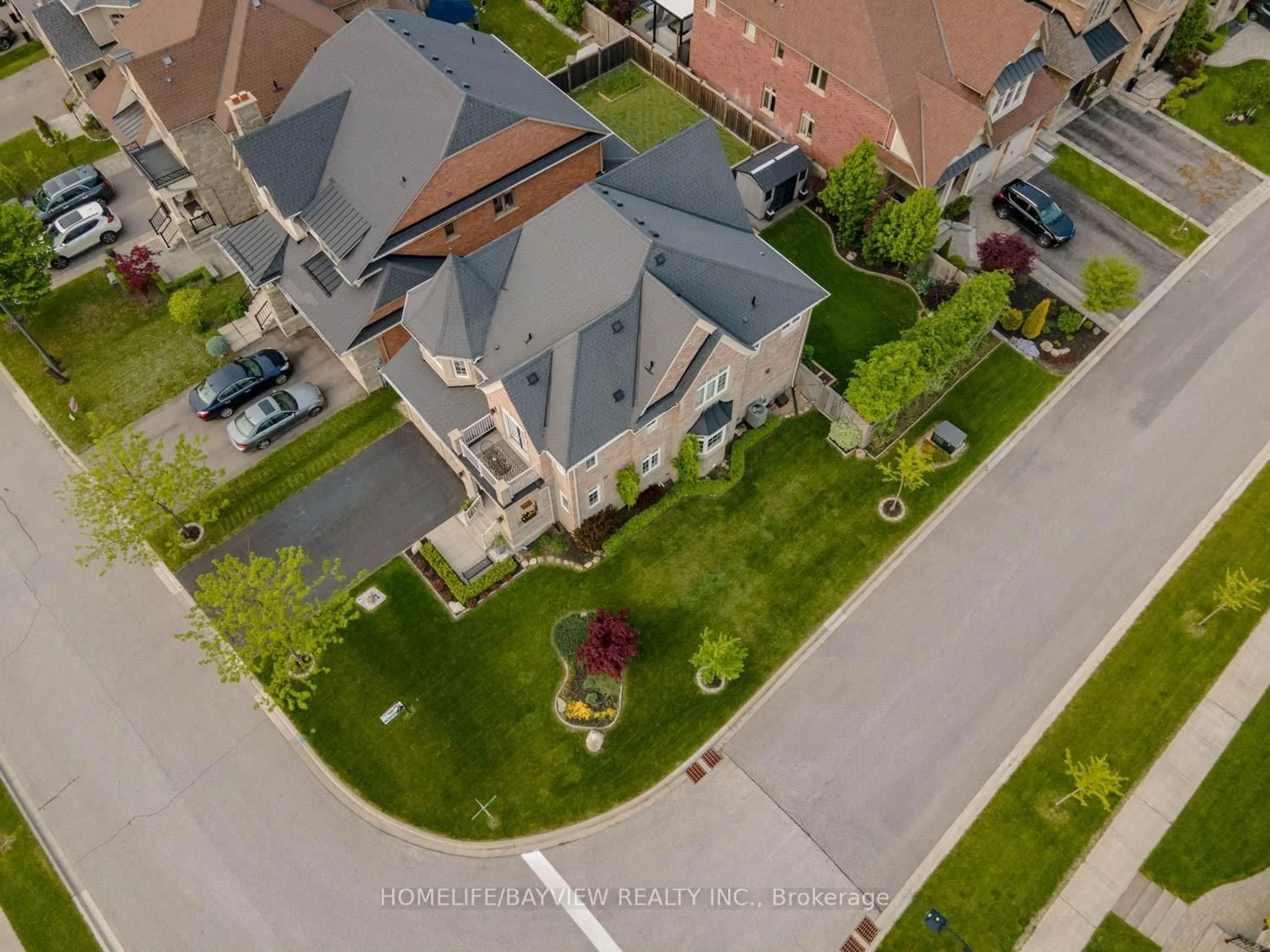 A pic from outside/outdoor area/front of a property/back of a property/a pic from drone, street for 9 Terry View Dr, King Ontario L7B 0B7