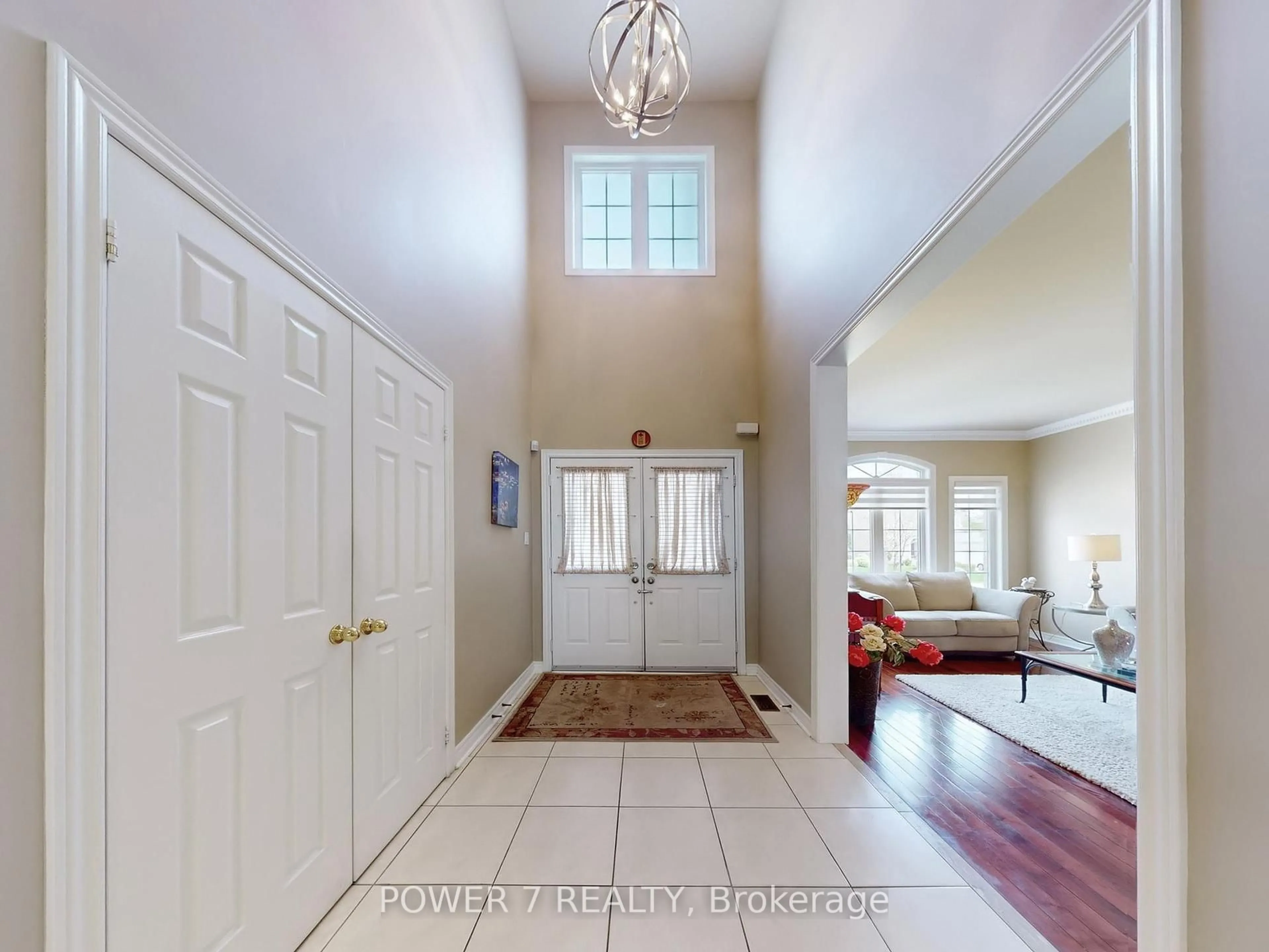 Indoor entryway for 8 Mumberson Crt, Markham Ontario L6C 1Y4