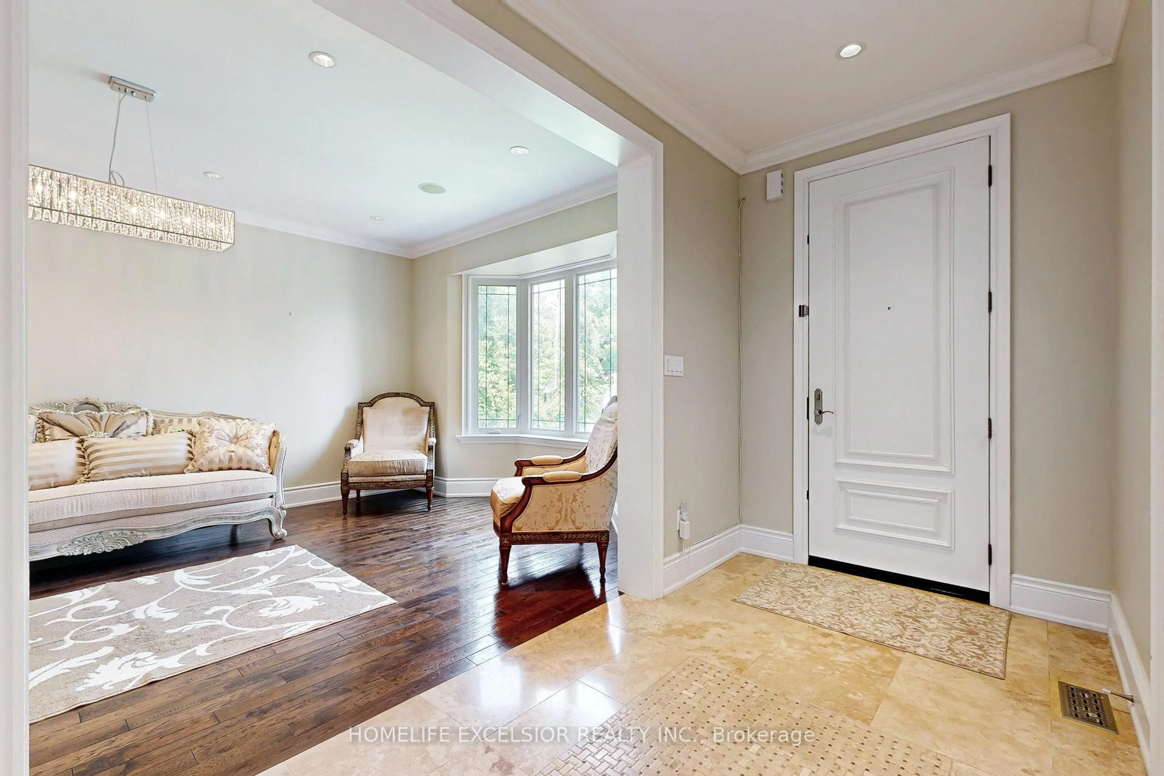 Indoor entryway for 238 Sand Rd, East Gwillimbury Ontario L9N 1K1
