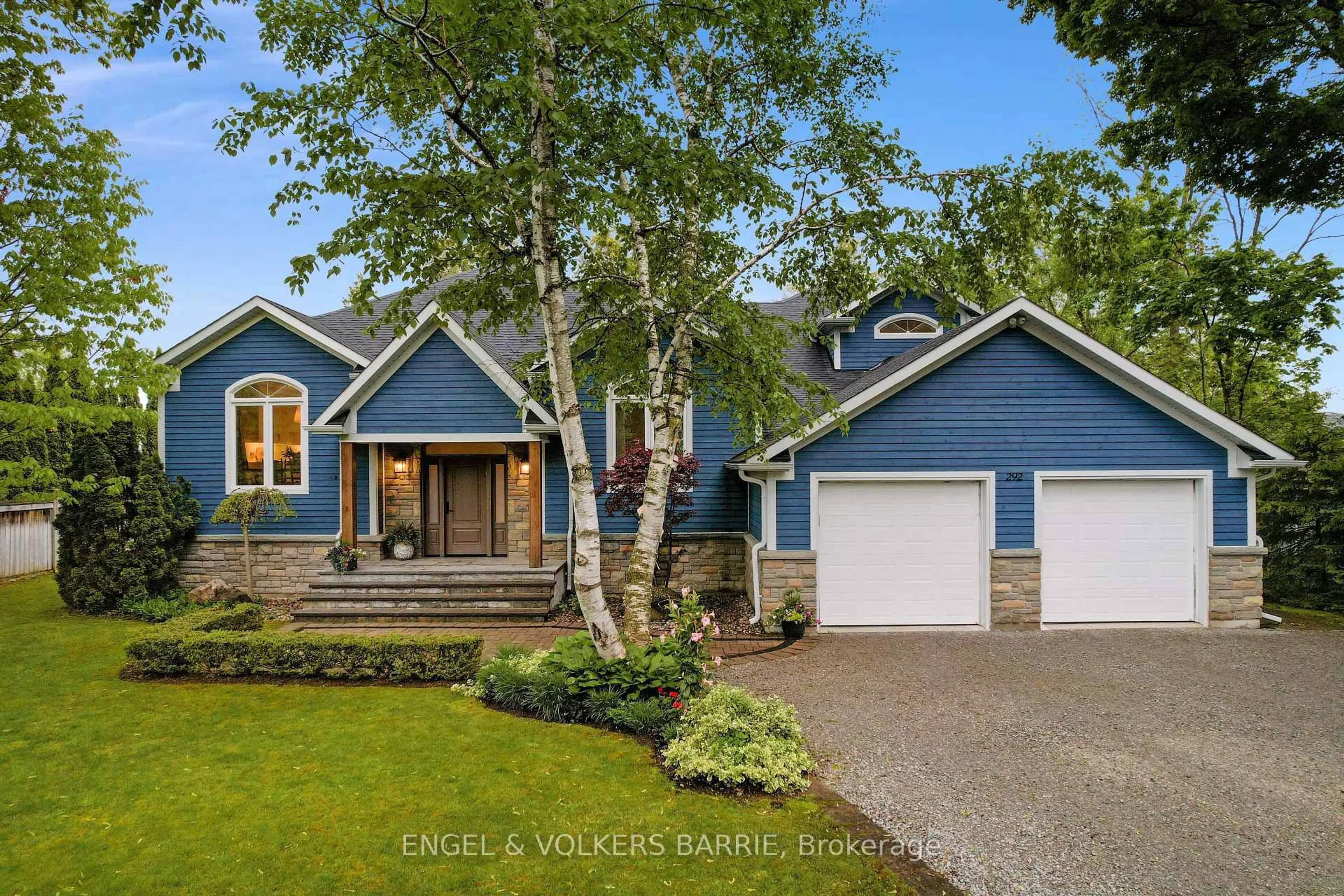 Home with vinyl exterior material, street for 292 Trillium Pl, Innisfil Ontario L9S 2X7