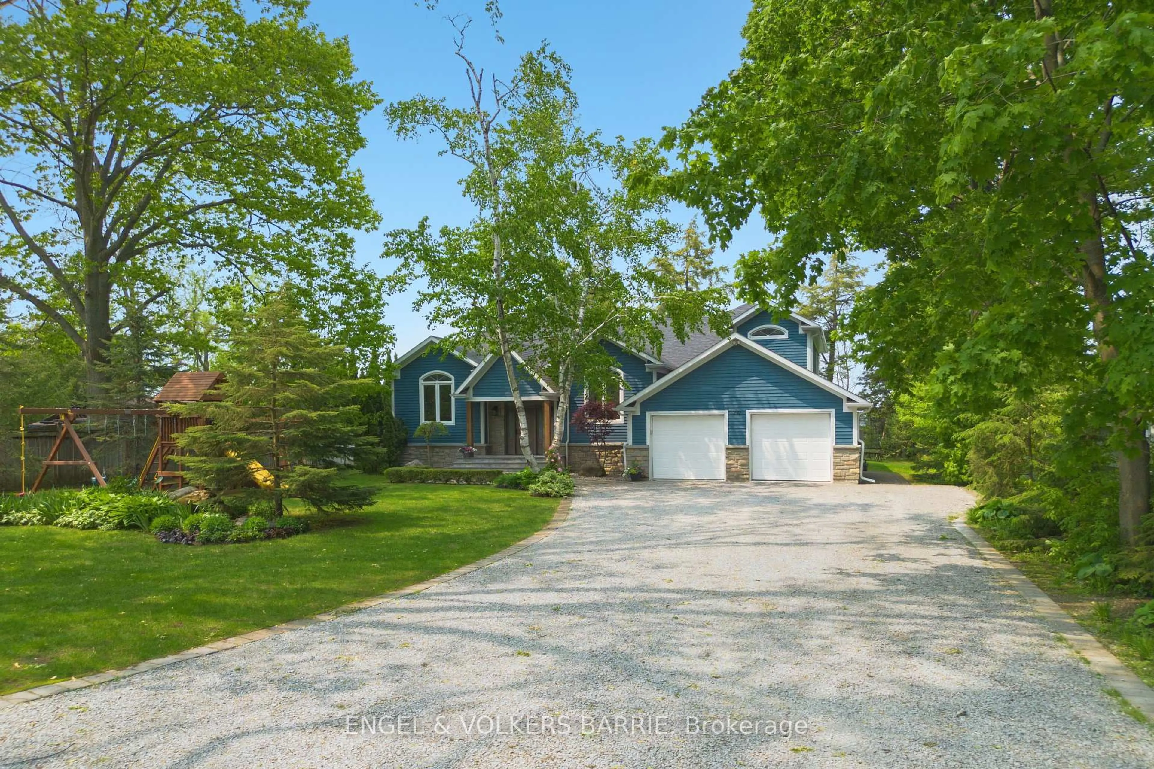 A pic from outside/outdoor area/front of a property/back of a property/a pic from drone, street for 292 Trillium Pl, Innisfil Ontario L9S 2X7