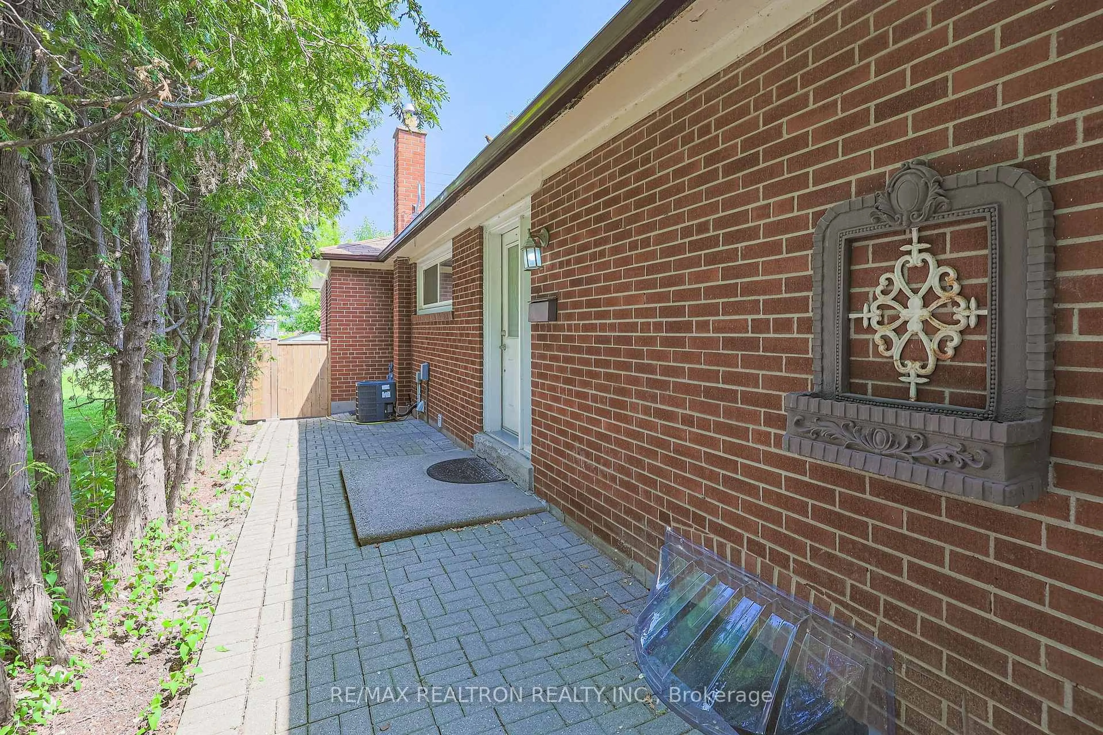 Unknown for 46 Meadowview Ave, Markham Ontario L3T 1K7