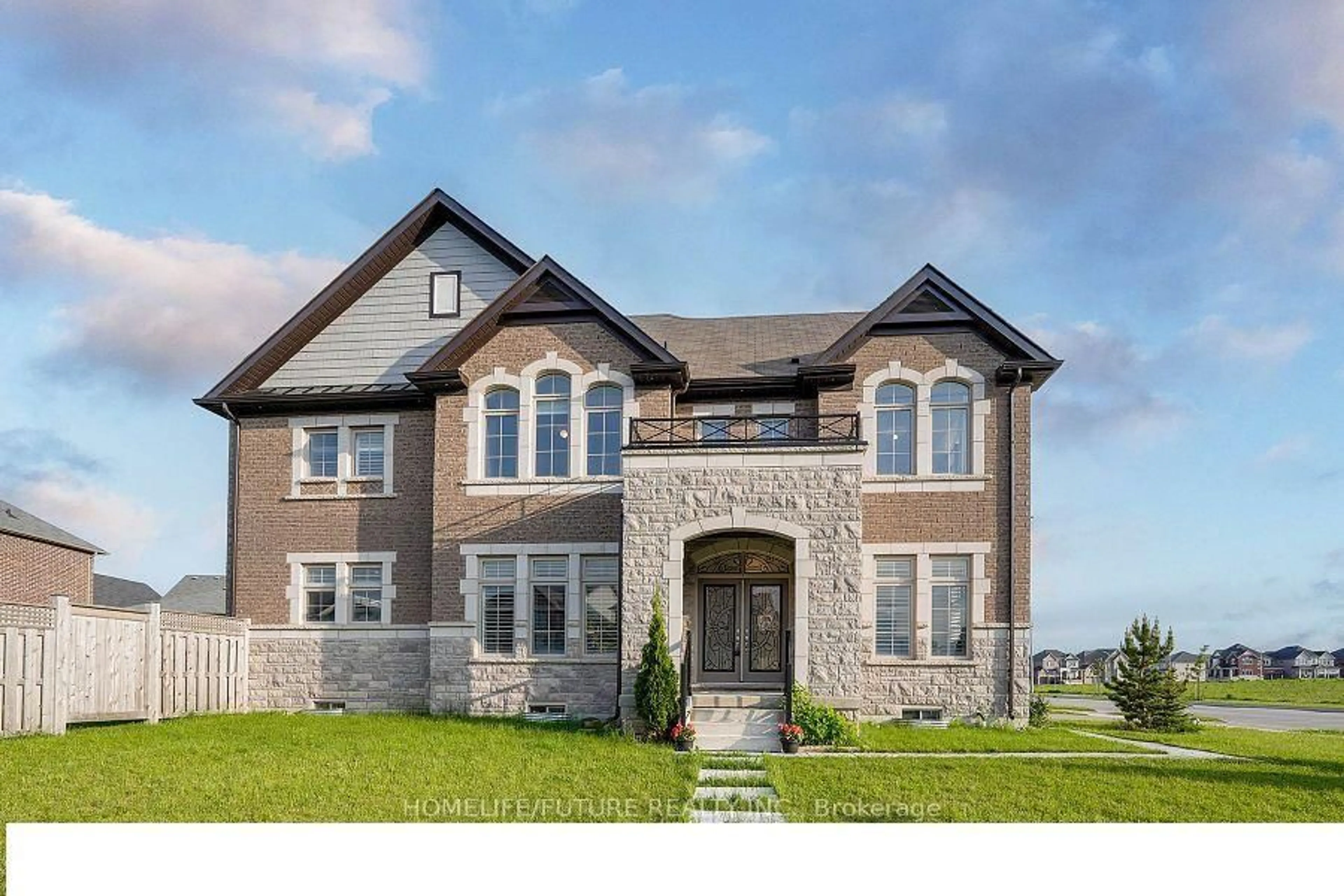 Home with brick exterior material, building for 1589 Angus St, Innisfil Ontario L9S 0J9