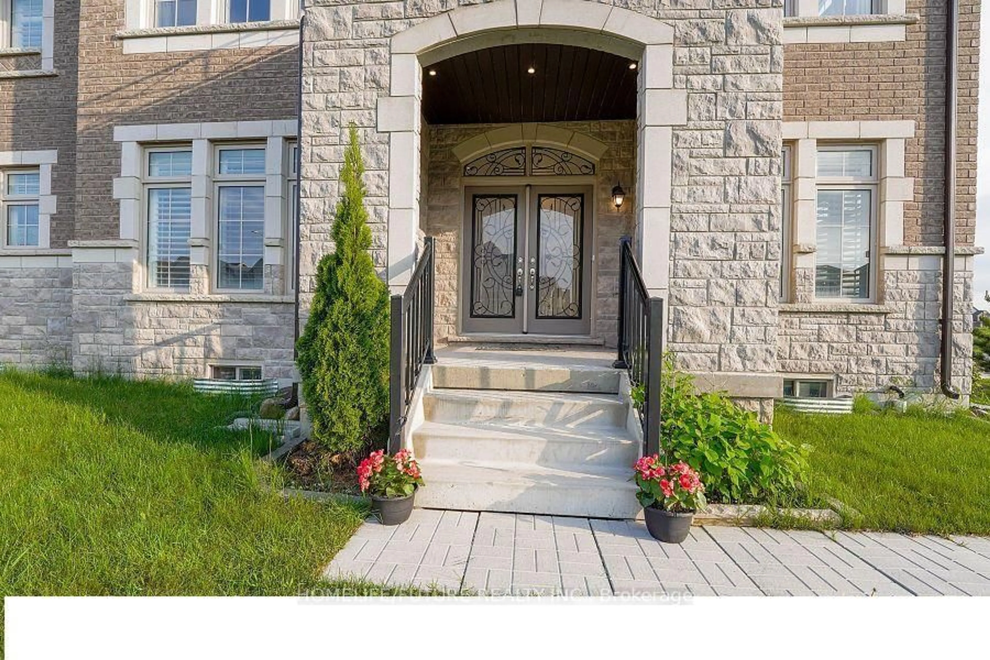 Home with brick exterior material, street for 1589 Angus St, Innisfil Ontario L9S 0J9