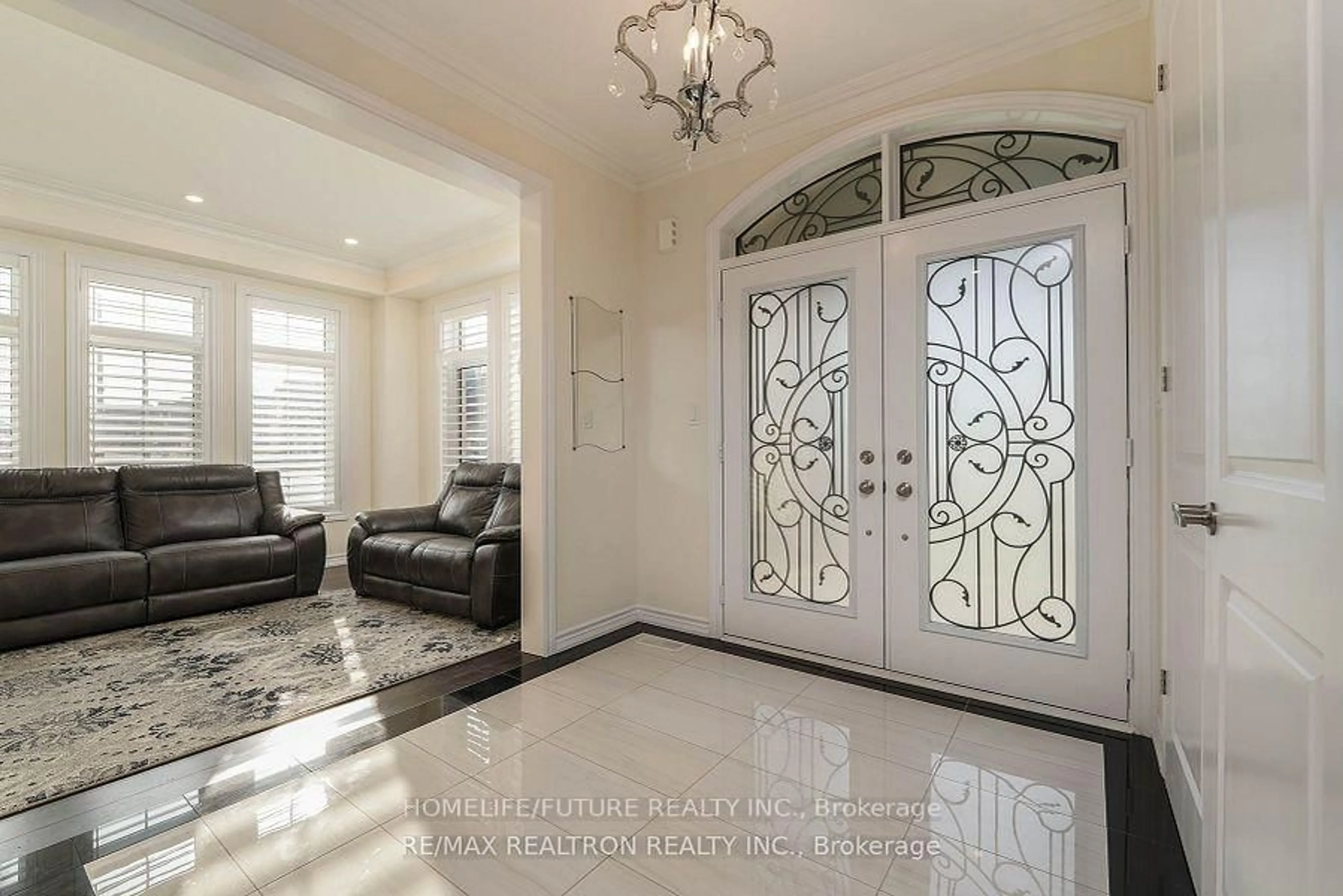 Indoor entryway for 1589 Angus St, Innisfil Ontario L9S 0J9