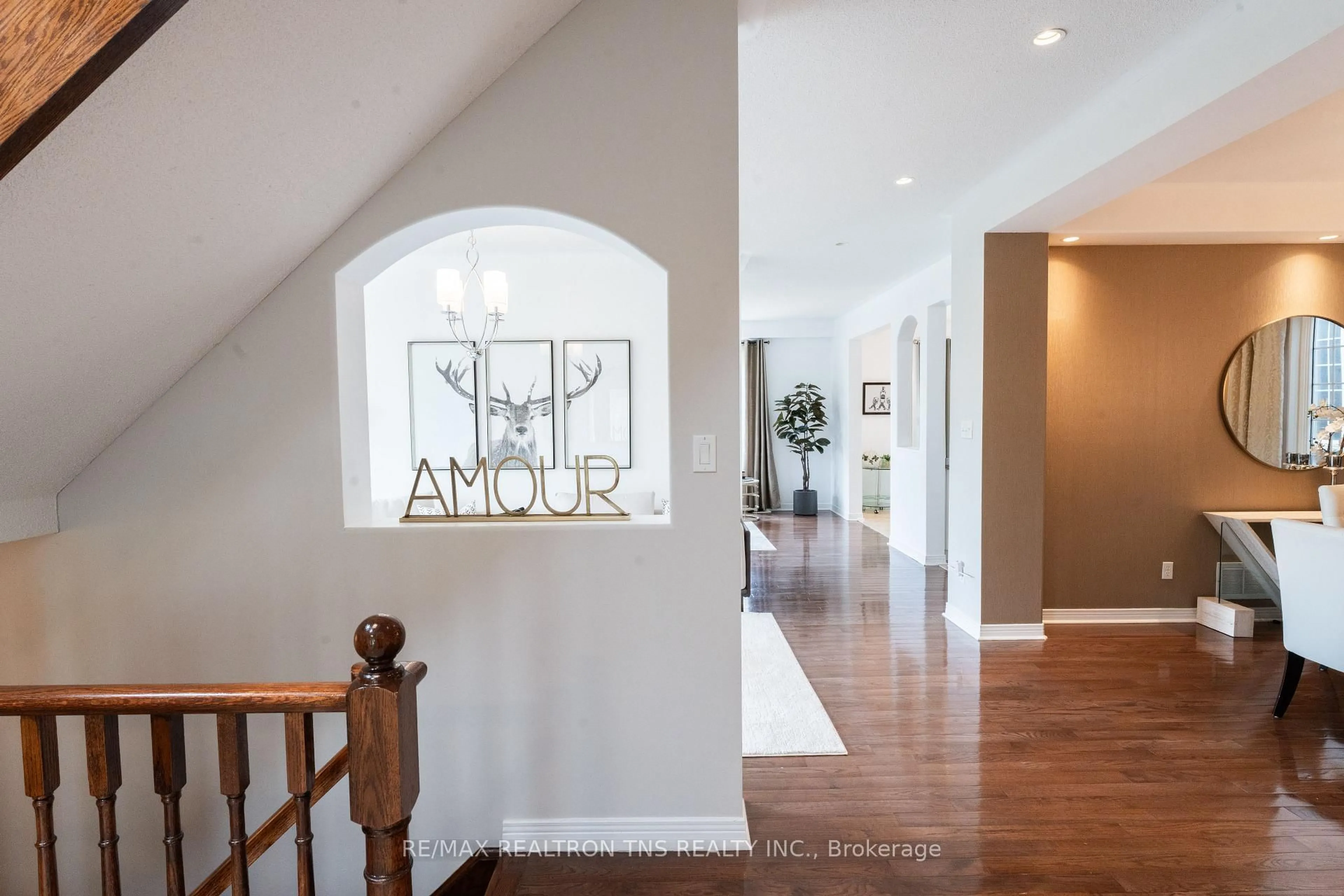 Indoor entryway for 150 The Bridle Walk, Markham Ontario L6C 0A8