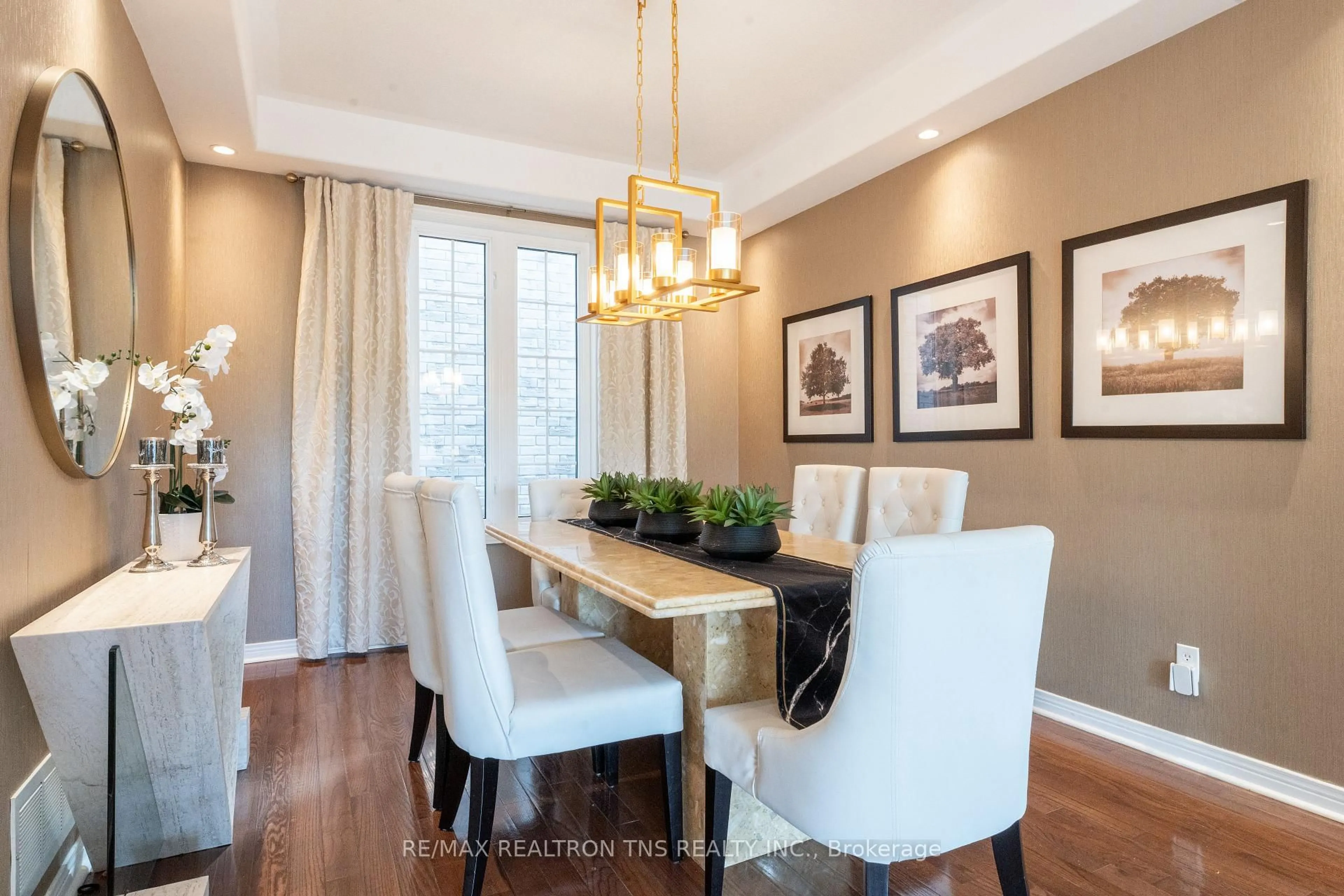 Dining room, wood/laminate floor for 150 The Bridle Walk, Markham Ontario L6C 0A8