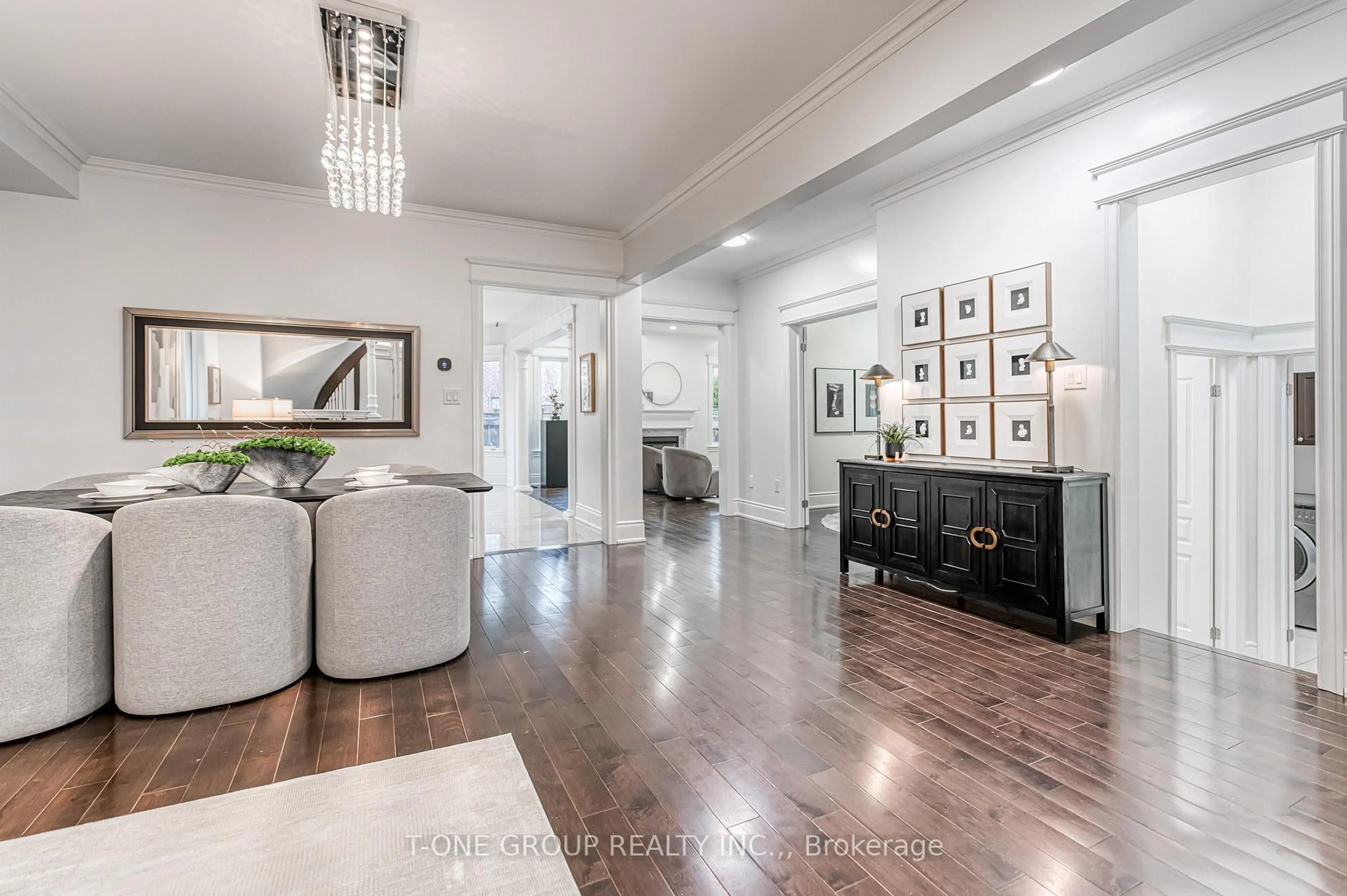 Indoor foyer for 20 Aegis Dr, Vaughan Ontario L6A 4M5