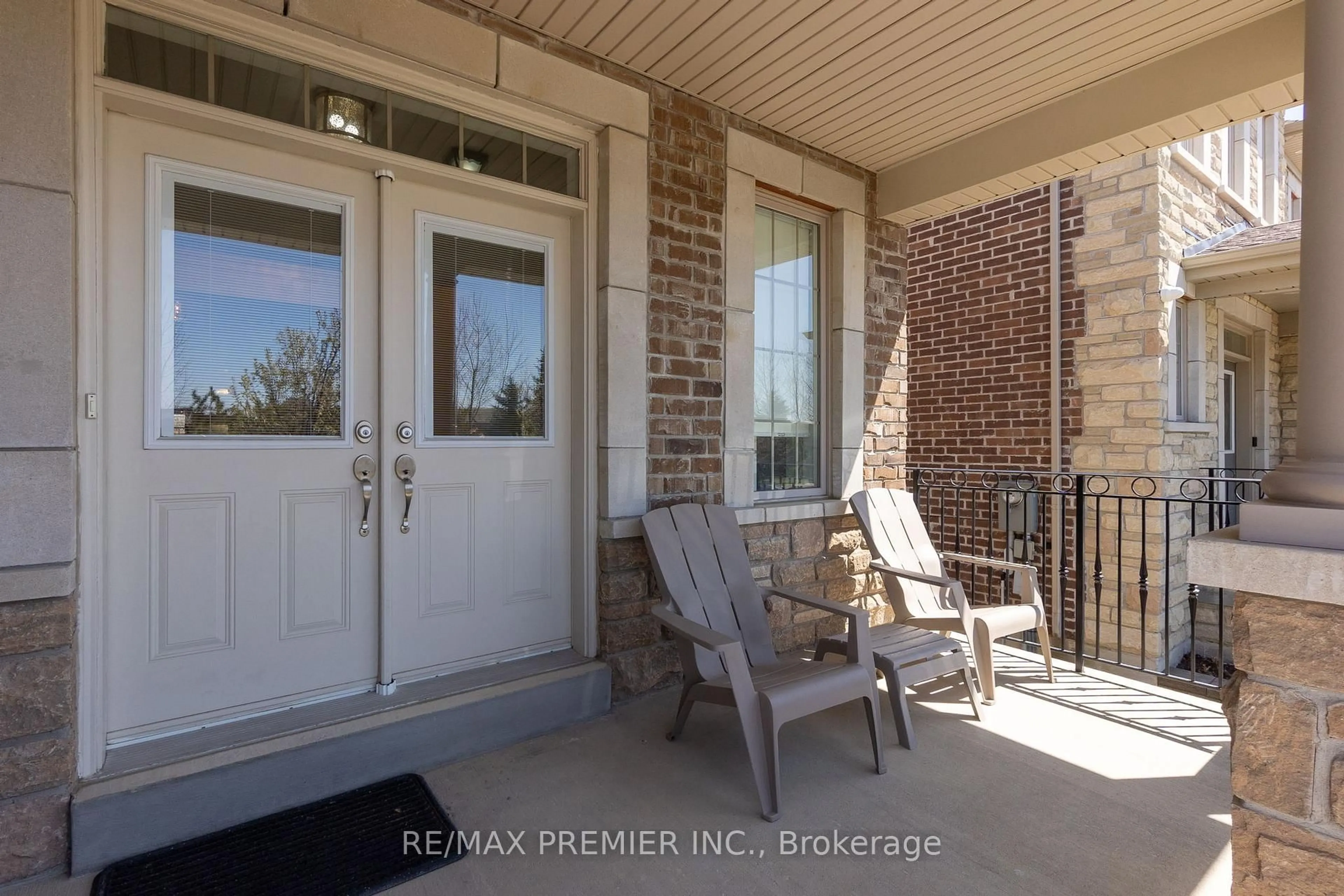Indoor entryway for 116 Torrey Pines Rd, Vaughan Ontario L4H 3X9