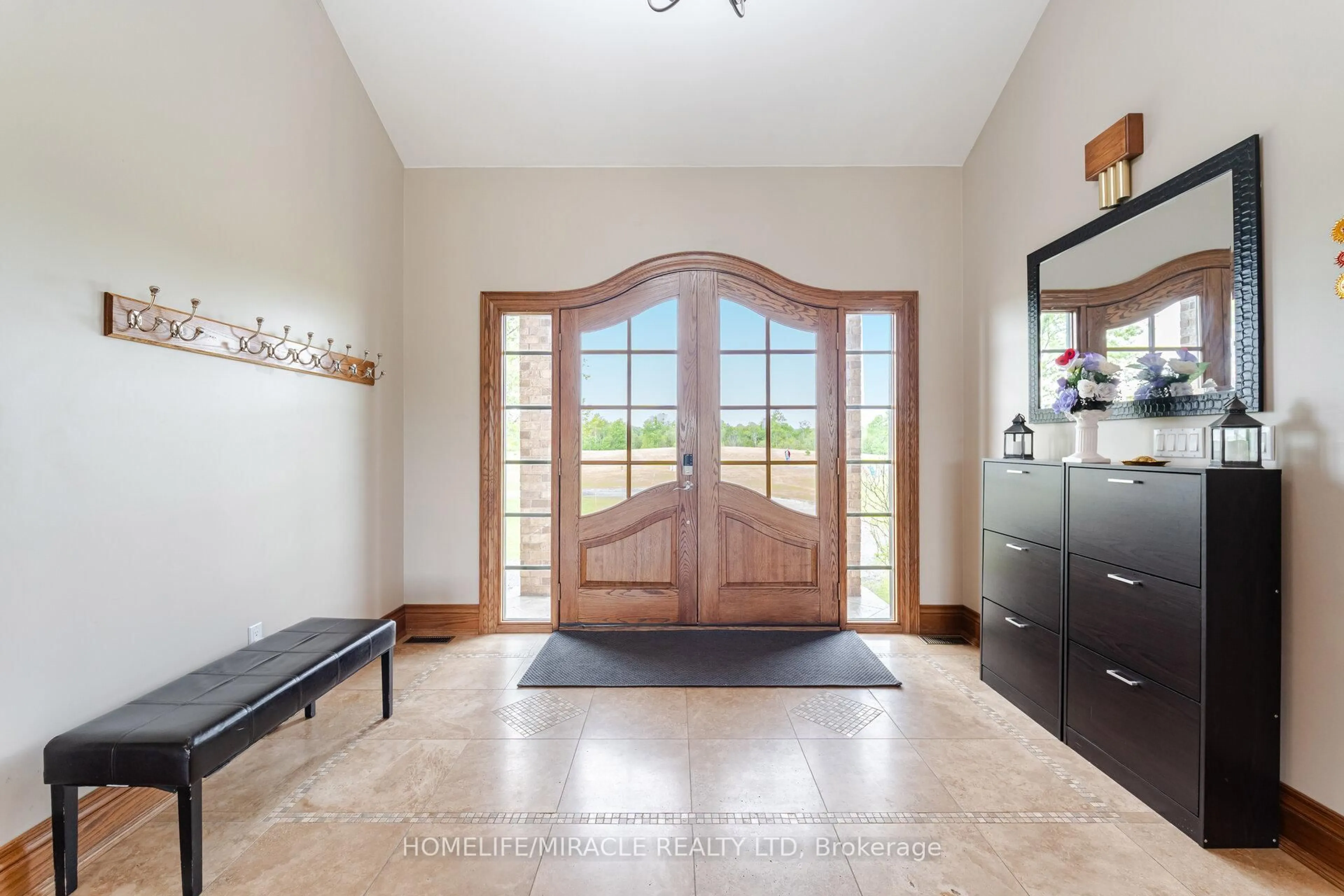 Indoor entryway for 1029 Concession 3 Rd, Adjala-Tosorontio Ontario L0N 1P0