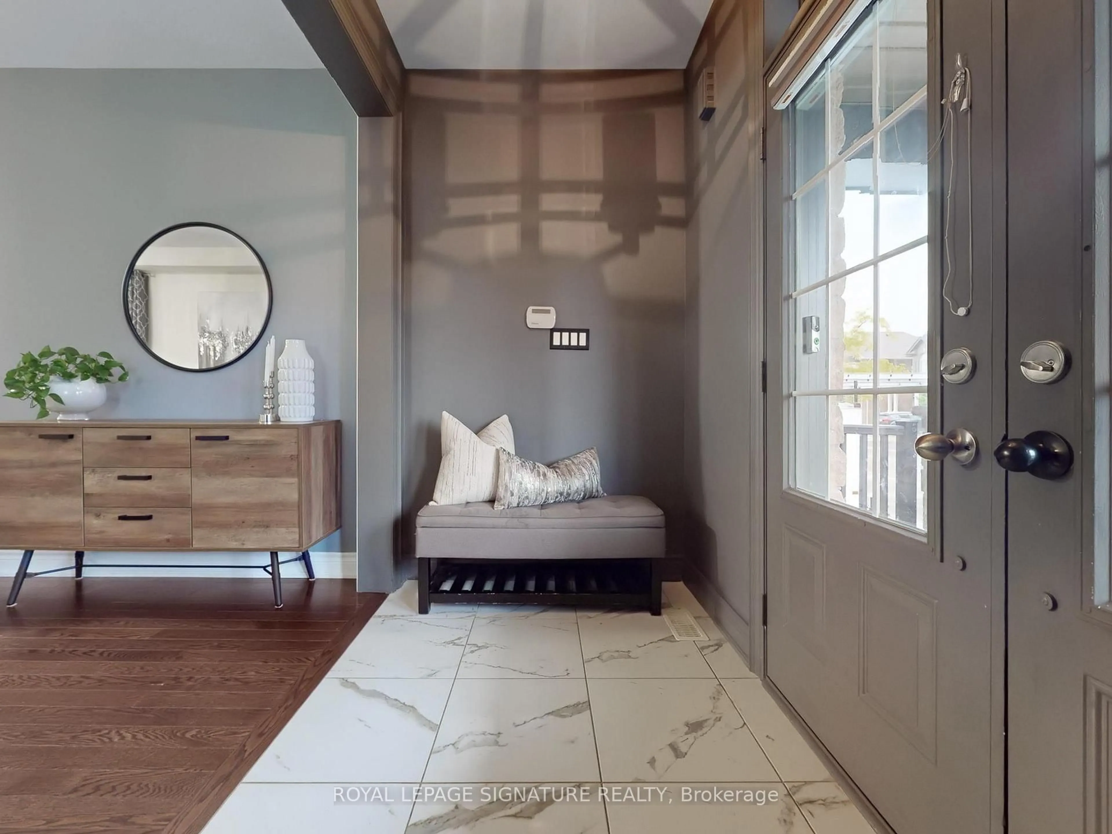 Indoor entryway for 46 Kincardine St, Vaughan Ontario L4H 4H7