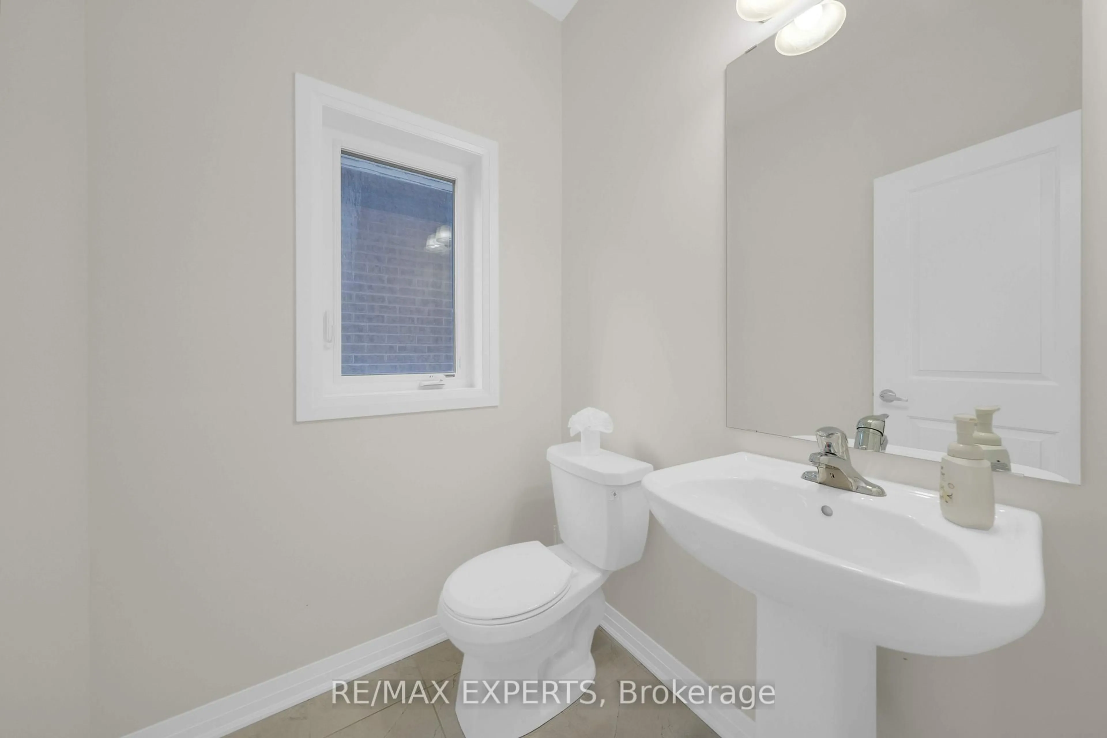 Standard bathroom, unknown for 1359 Broderick St, Innisfil Ontario L9S 0P5
