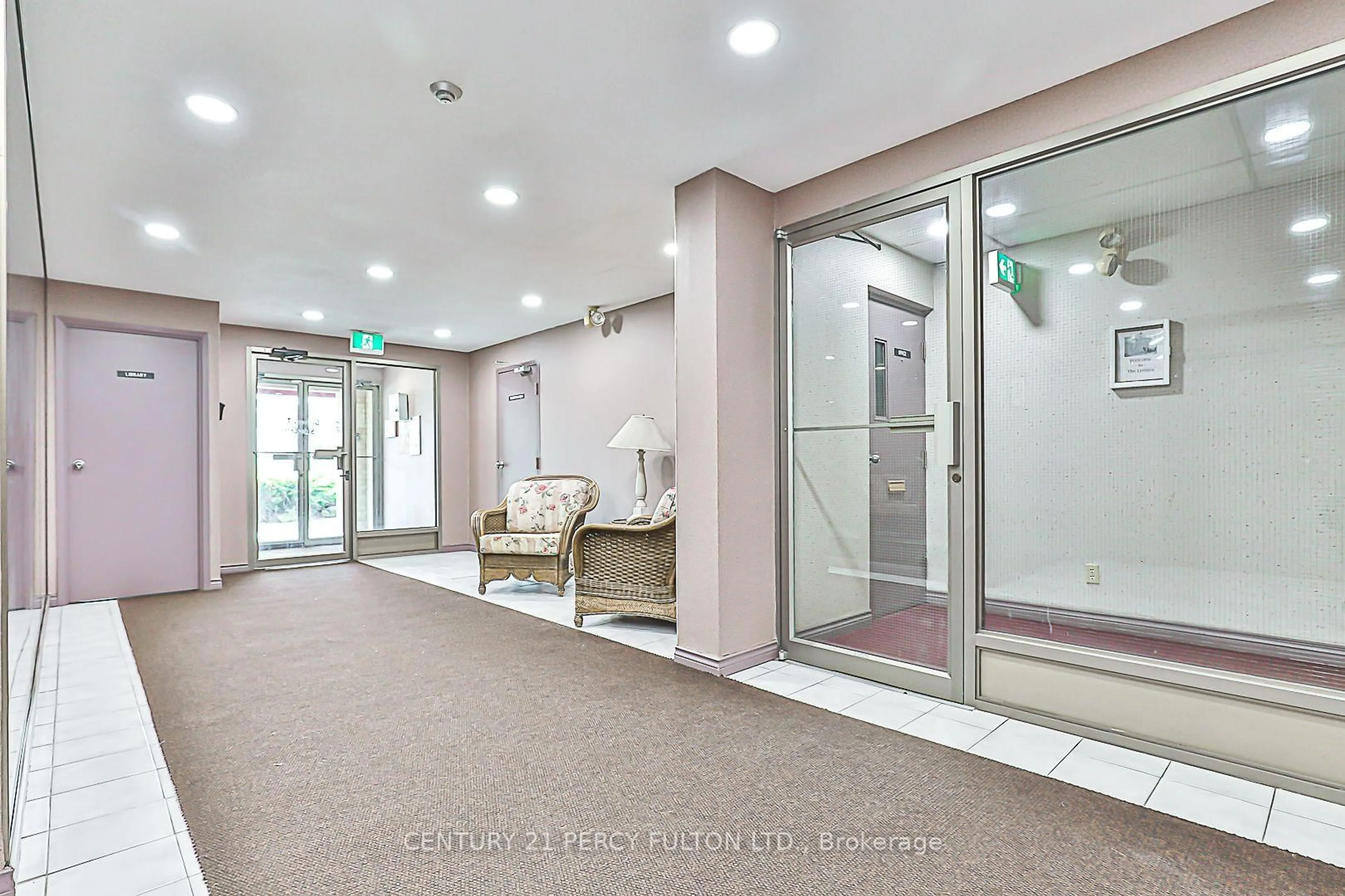 Indoor foyer for 249 Major Mackenzie Dr #203, Richmond Hill Ontario L4C 9M8