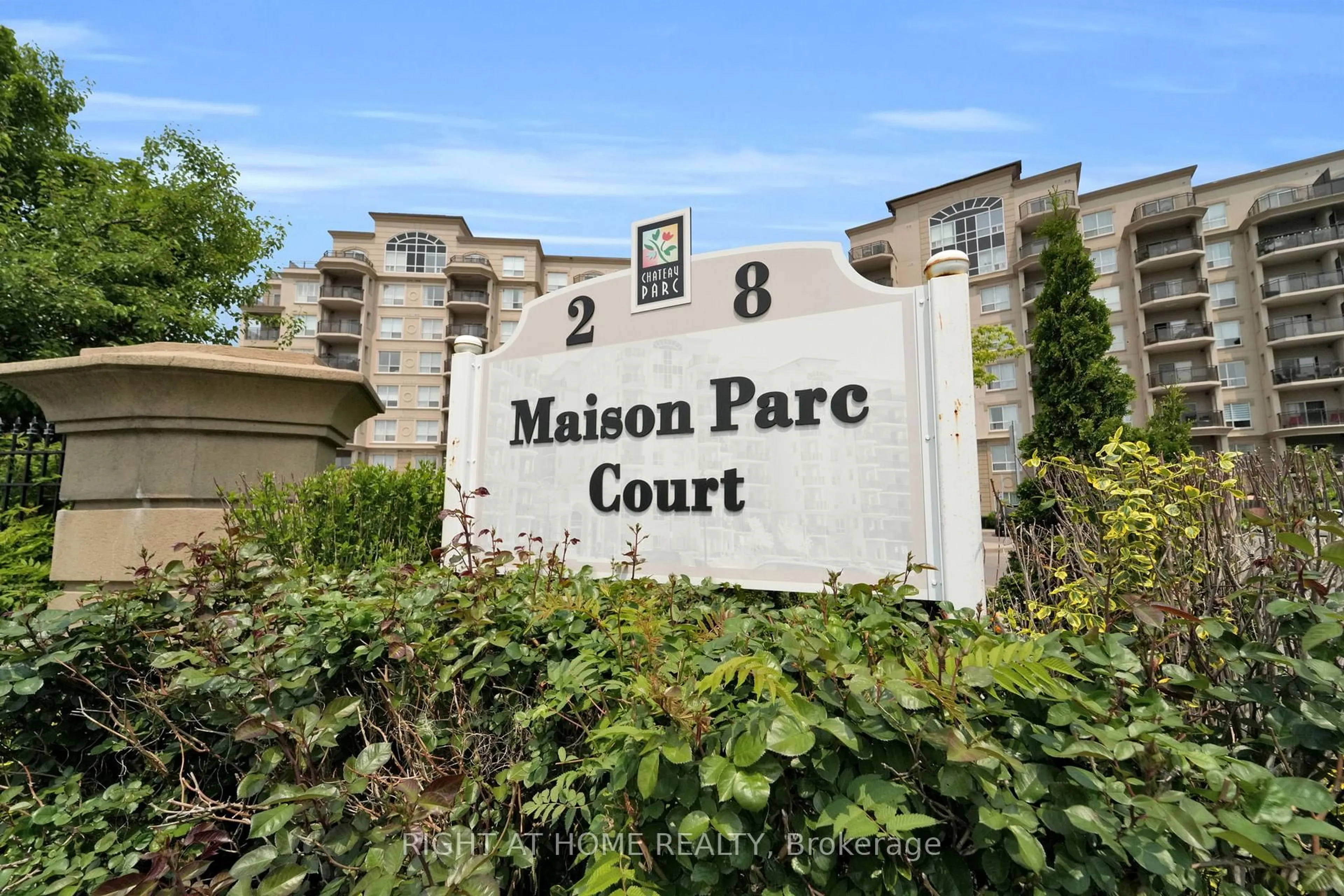 A pic from outside/outdoor area/front of a property/back of a property/a pic from drone, street for 2 Maison Parc Crt #710, Vaughan Ontario L4J 9K4