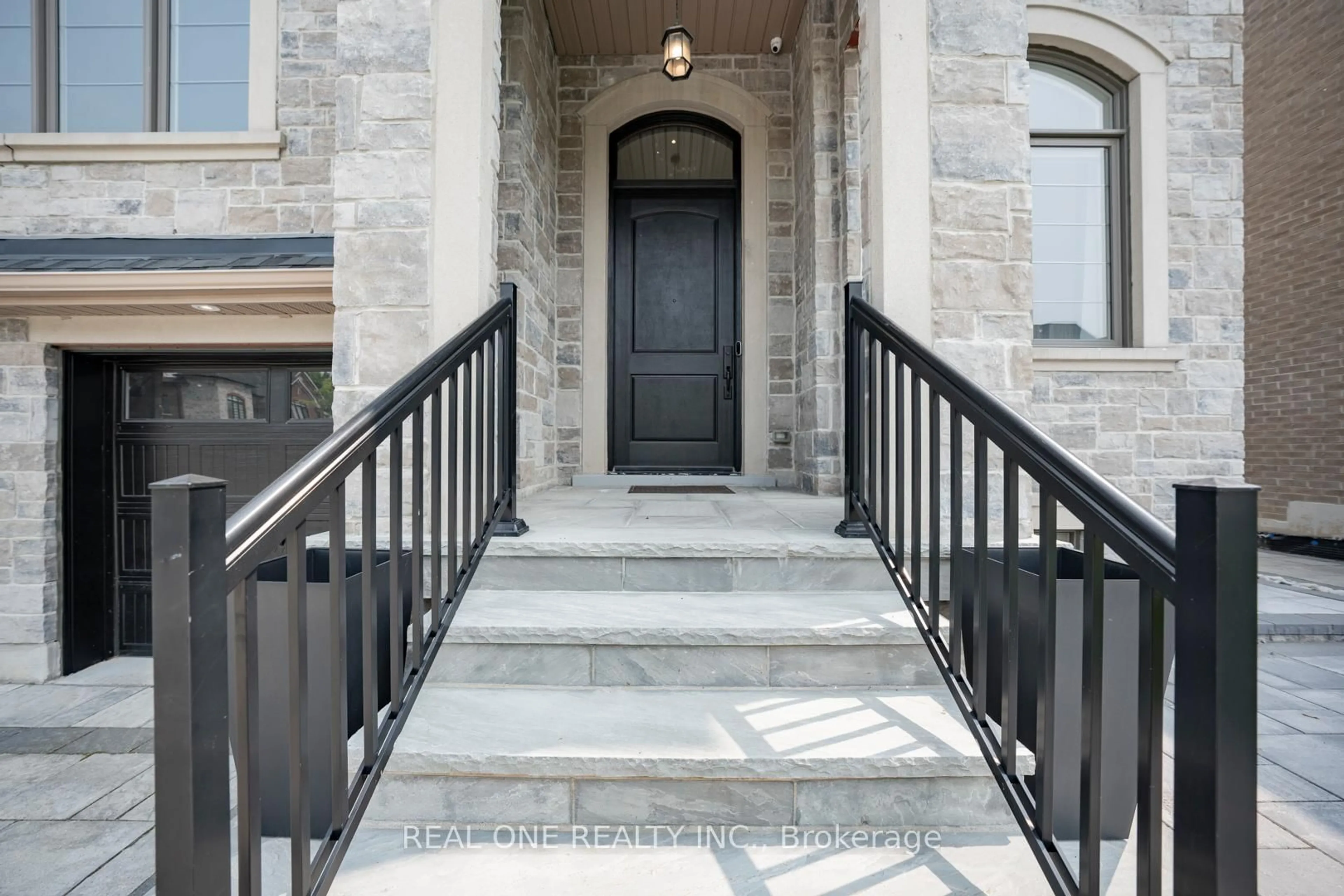 Indoor entryway for 91 Fitzgerald Ave, Markham Ontario L3R 1R5