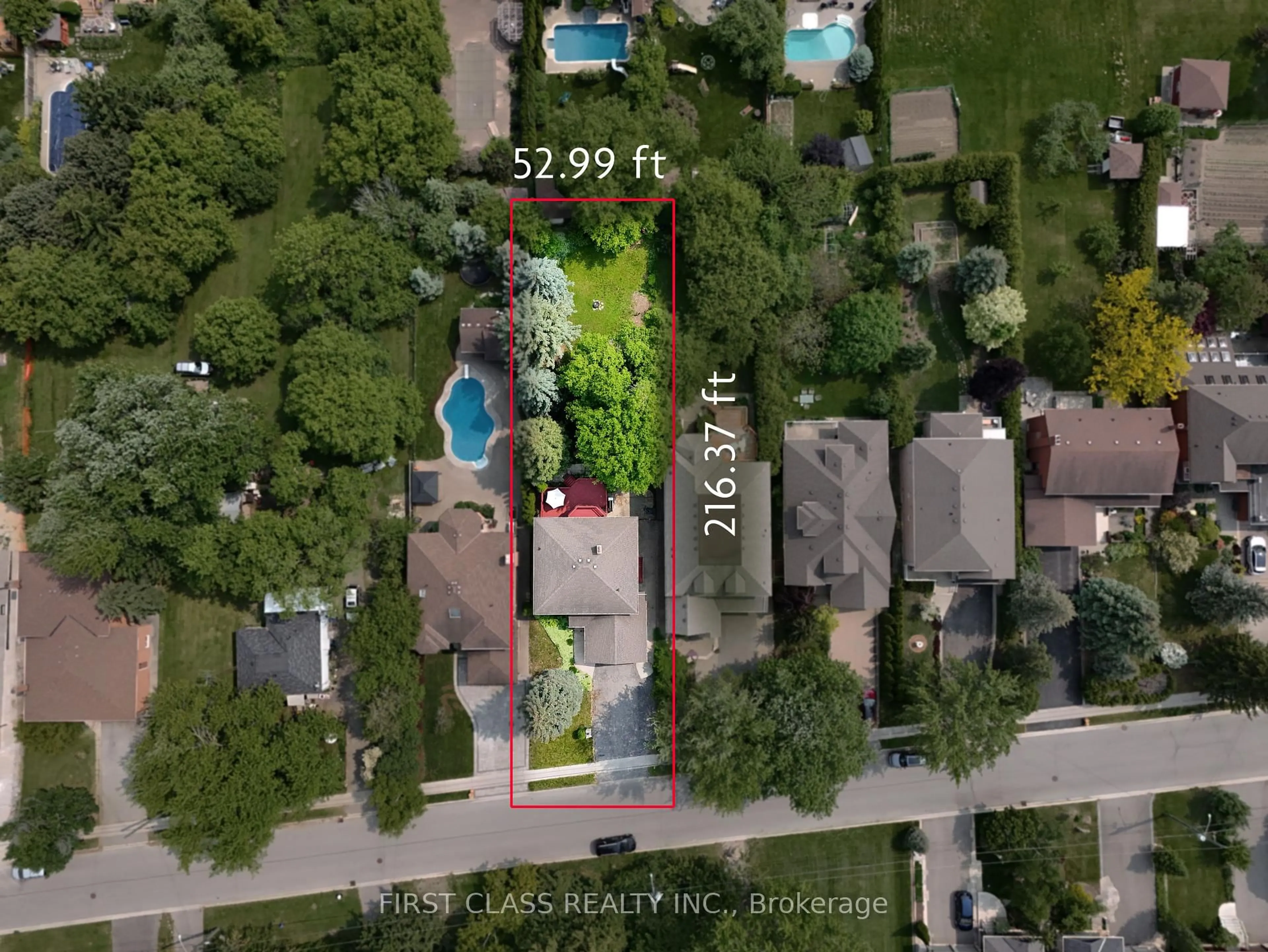 A pic from outside/outdoor area/front of a property/back of a property/a pic from drone, street for 147 Oxford St, Richmond Hill Ontario L4C 4L5