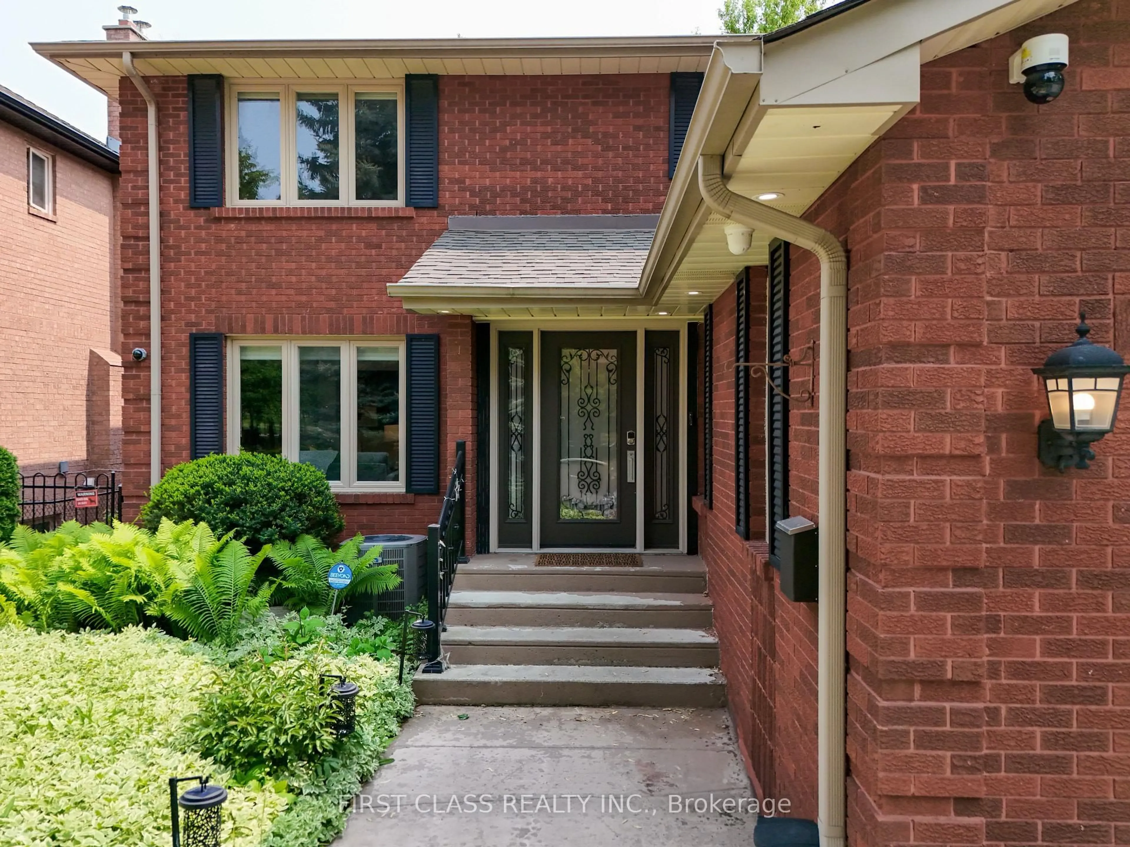 Home with brick exterior material, street for 147 Oxford St, Richmond Hill Ontario L4C 4L5
