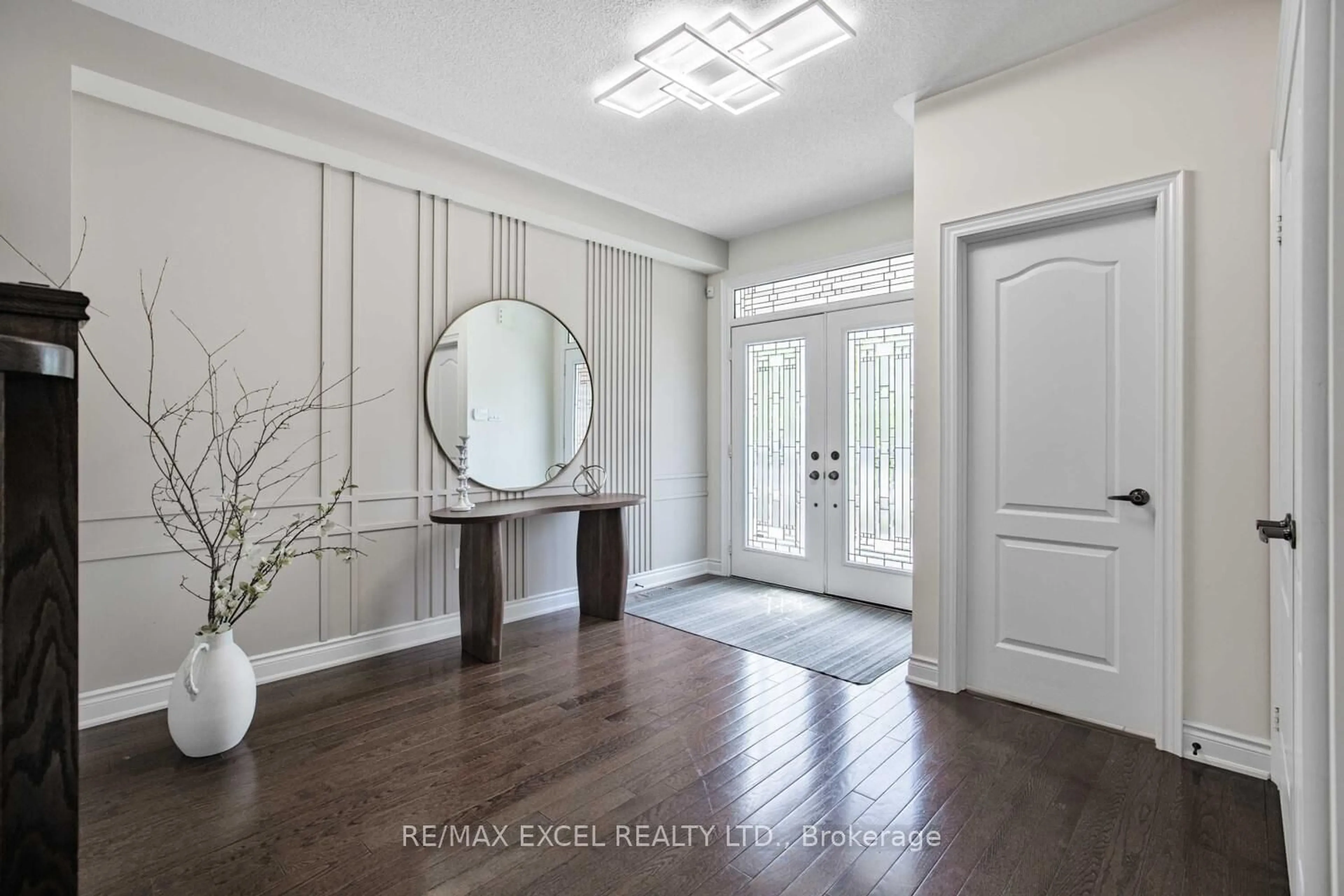 Indoor entryway for 22 BRUCEFIELD Crt, Whitchurch-Stouffville Ontario L4A 1V5