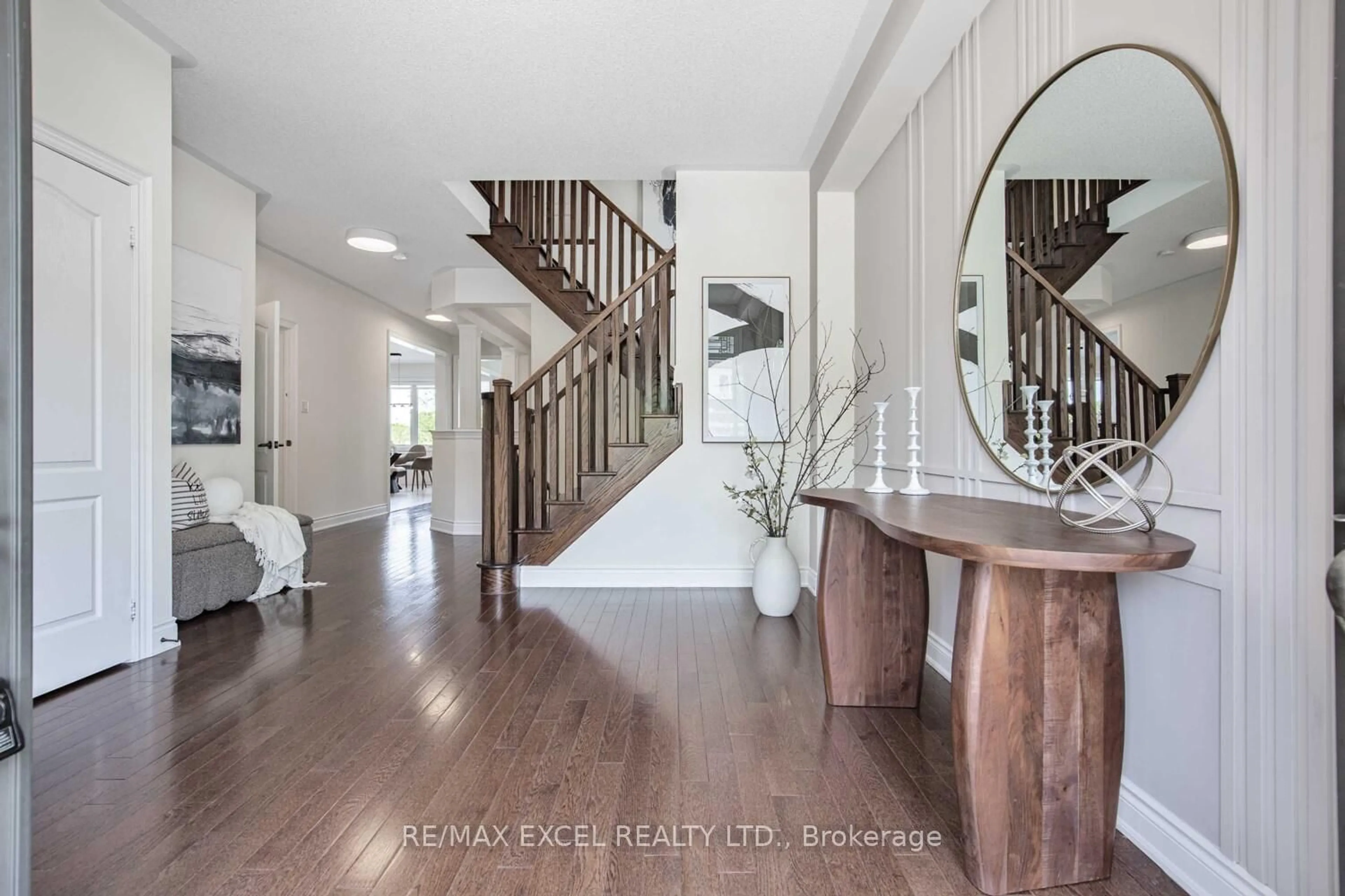Indoor entryway for 22 BRUCEFIELD Crt, Whitchurch-Stouffville Ontario L4A 1V5