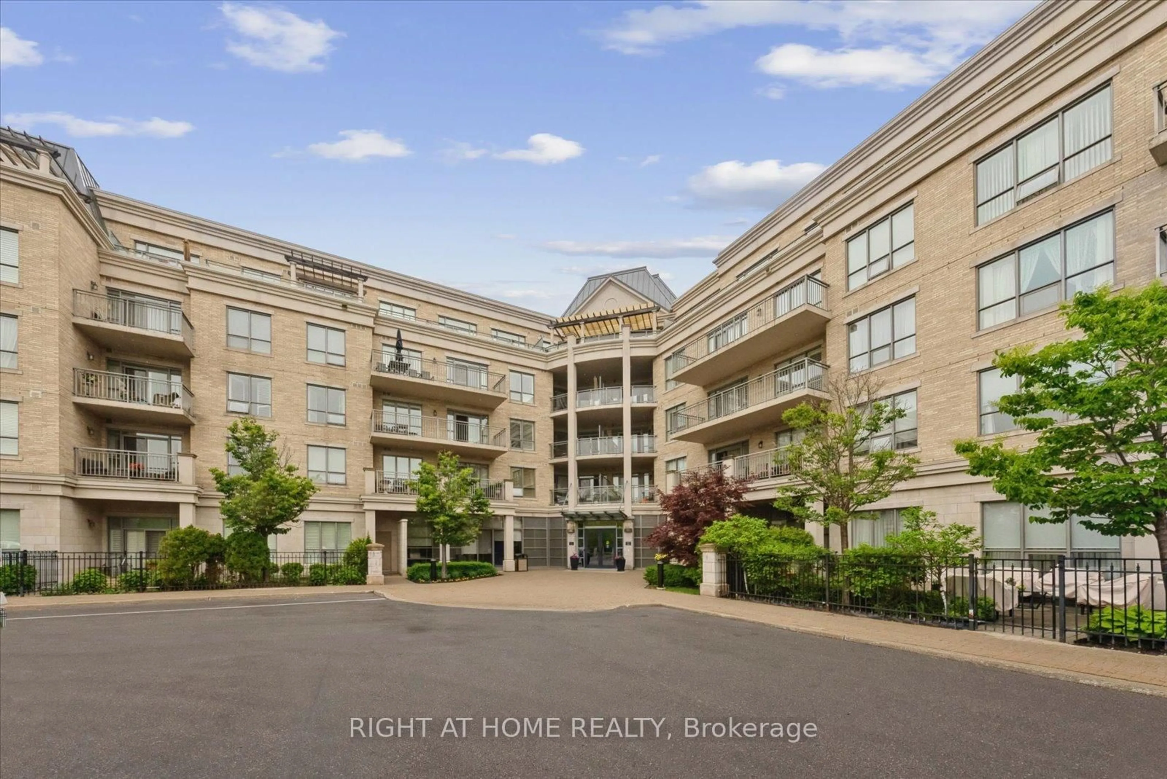 Unknown for 180 John Way #128, Aurora Ontario L4G 0R3