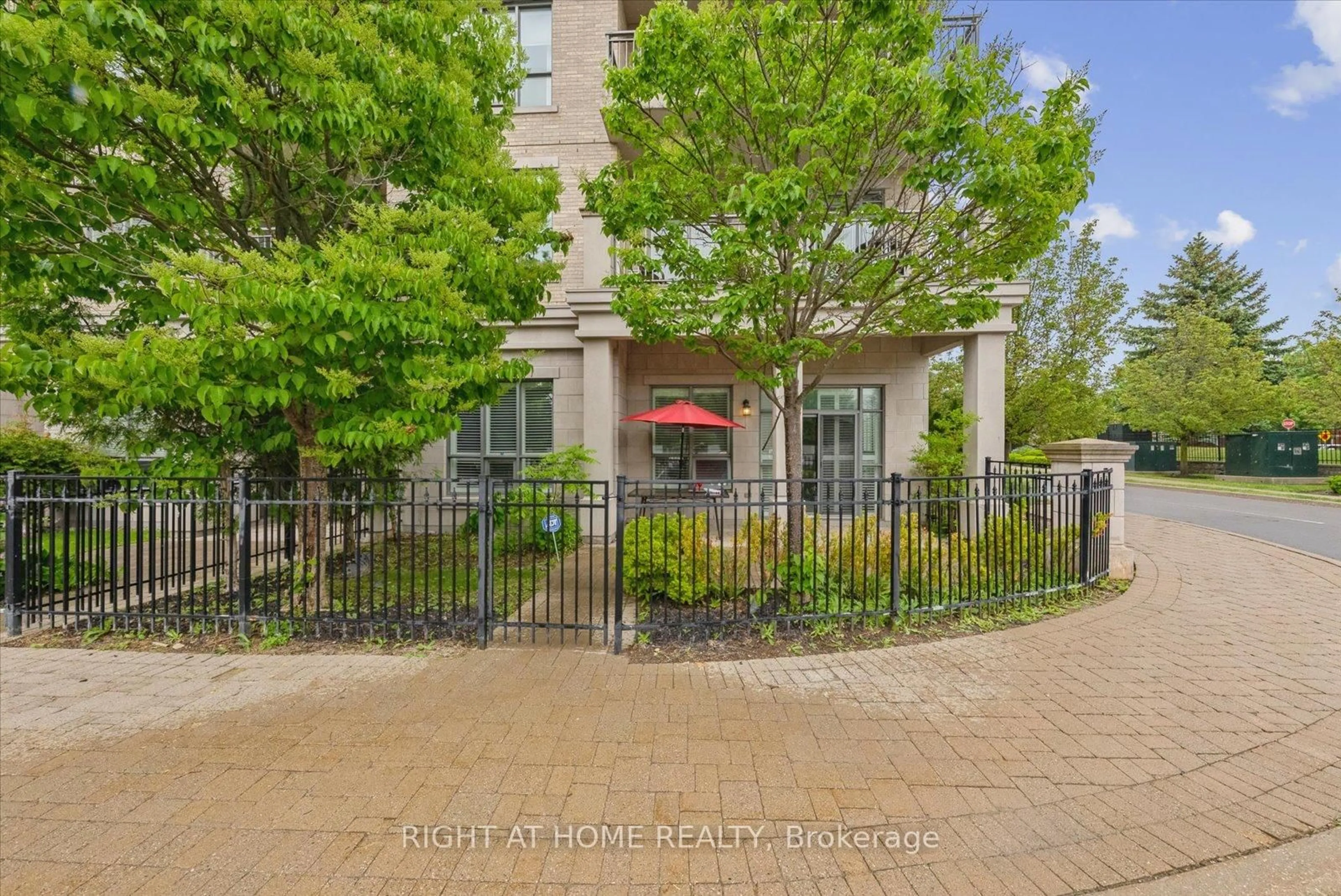Unknown for 180 John Way #128, Aurora Ontario L4G 0R3