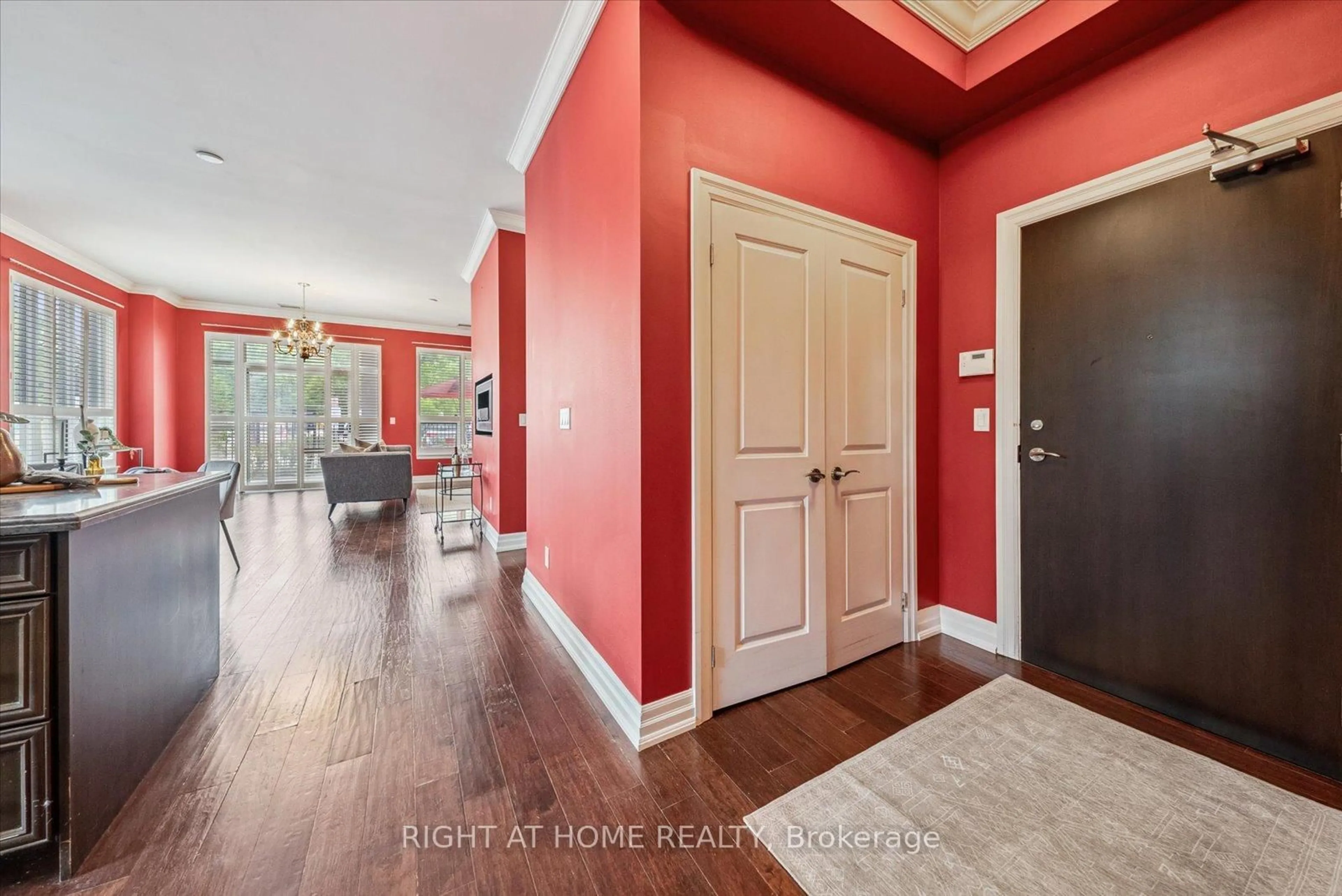 Indoor entryway for 180 John Way #128, Aurora Ontario L4G 0R3