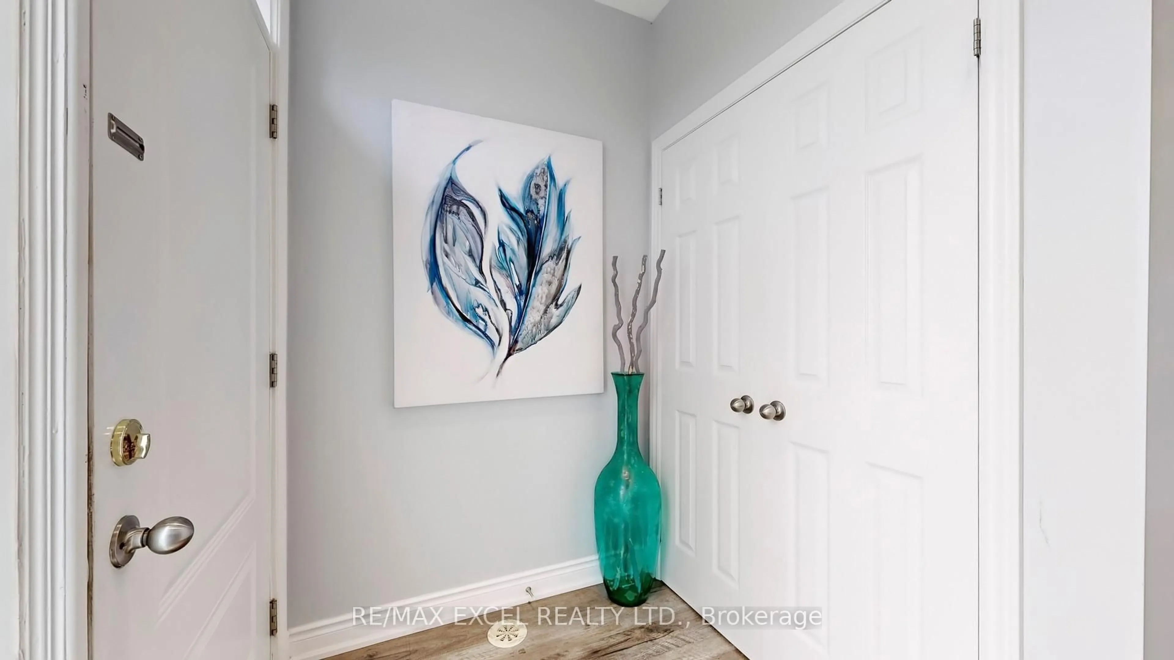 Indoor entryway for 76 Unity Gardens Dr, Markham Ontario L3R 4Y7