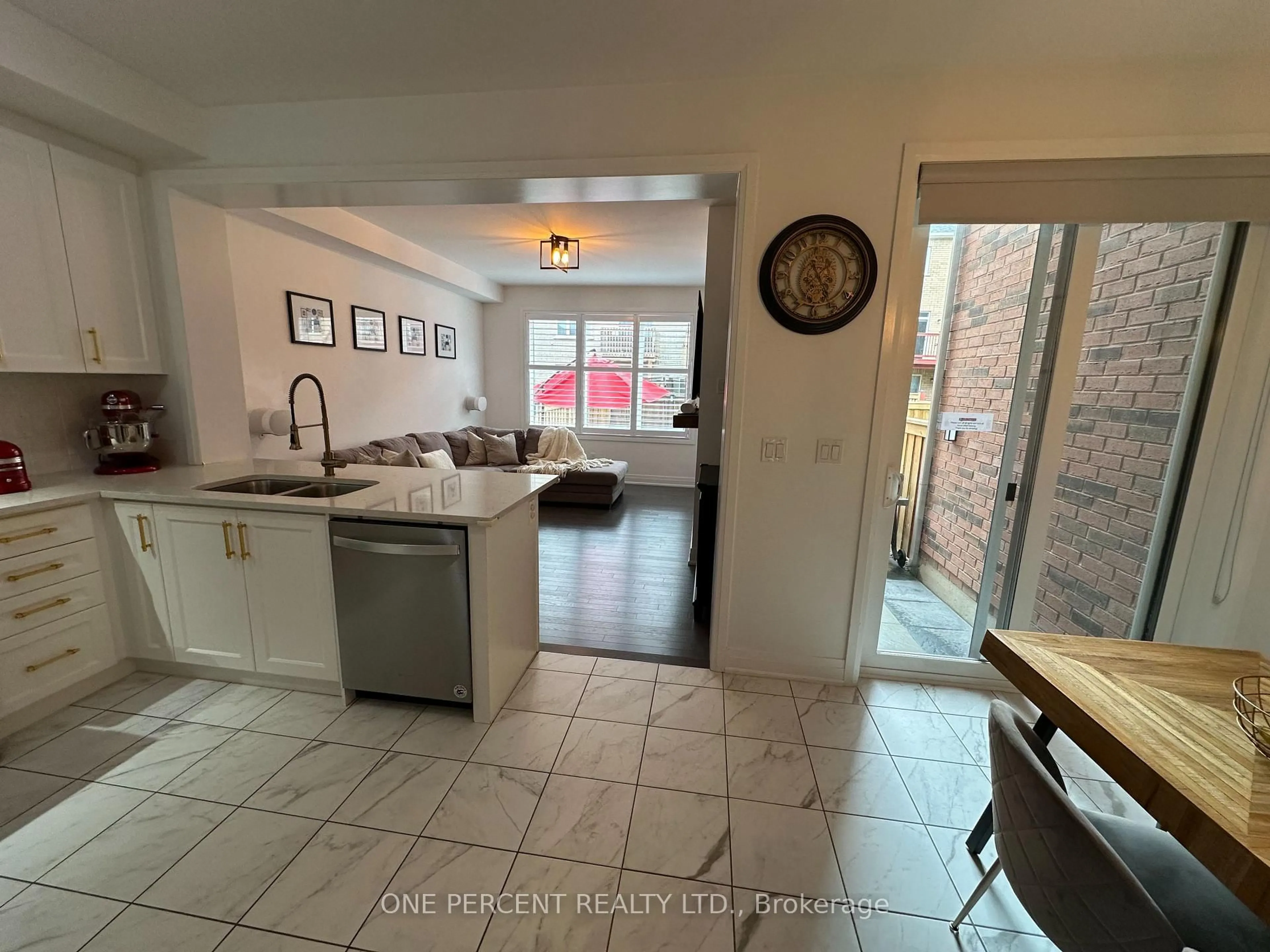 Open concept kitchen, ceramic/tile floor for 15 Richard Boyd Dr, East Gwillimbury Ontario L9N 0S6